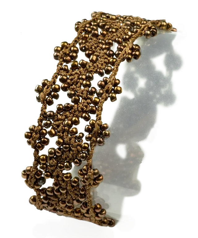 Bracelet textile en fil et perles, avec des motifs graphiques, modèle Ribbon coloris ambre brun