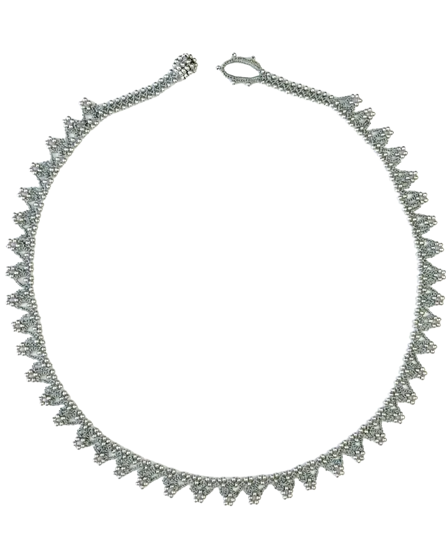 collier modèle 'Liana', coloris beige et or mat de la collection OYA