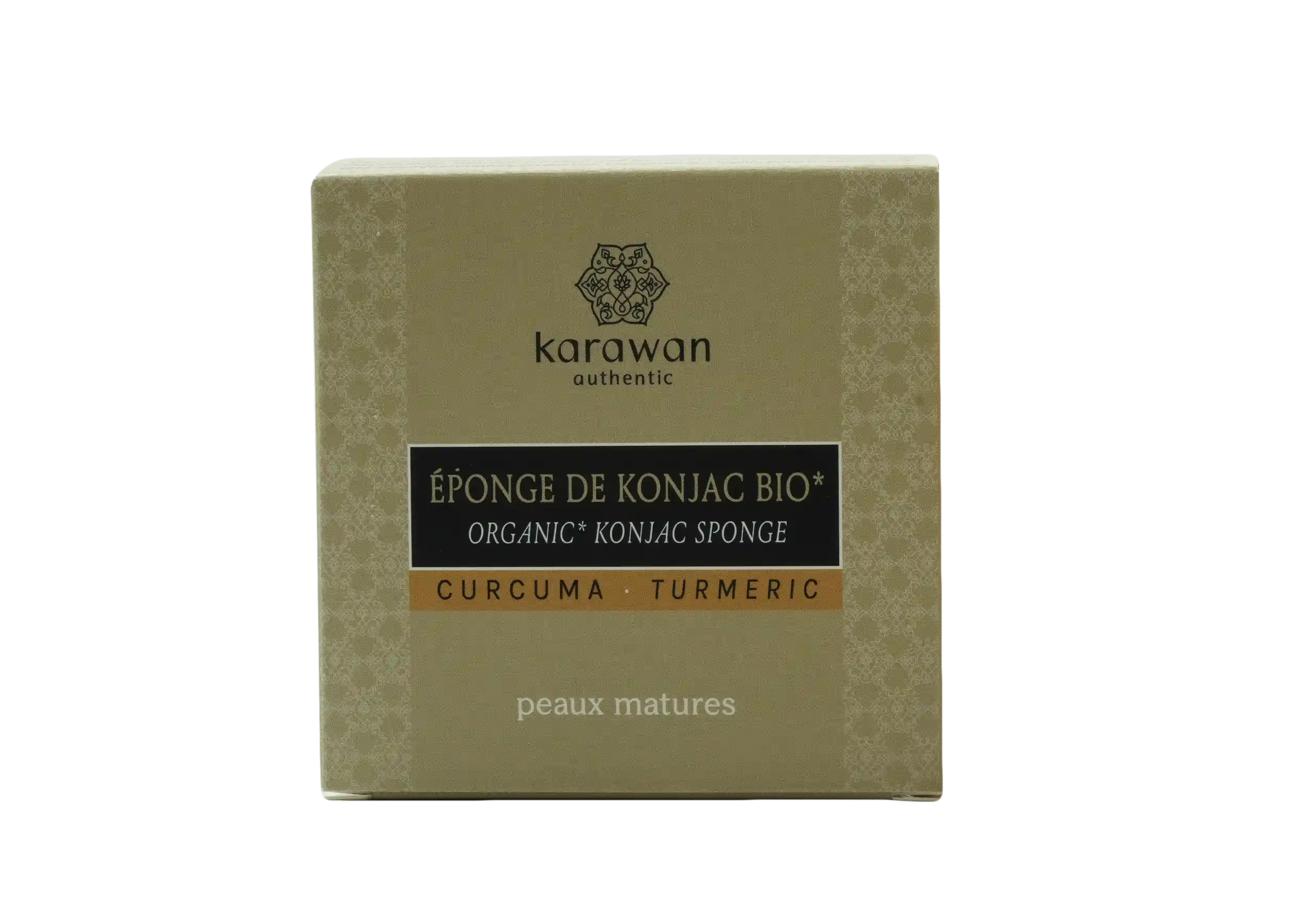 Éponge konjac au curcuma, posée contre une boite en carton de la marque Karawan