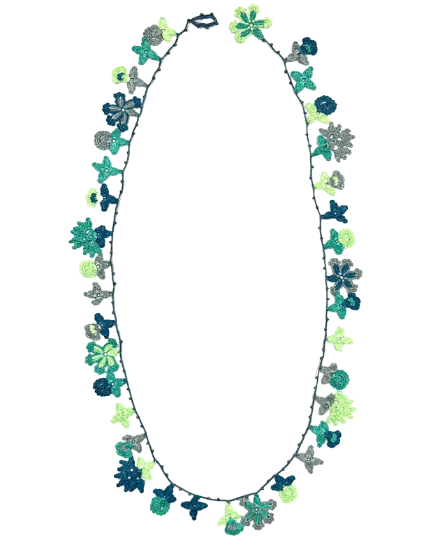 Sautoir en dentelle aux motifs végétaux de fleurs et de feuilles, Bloom coloris nacre