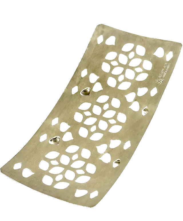 Support d'accessoires de bain en laiton accompagné de savon noir, modèle Osman de la marque Karawan