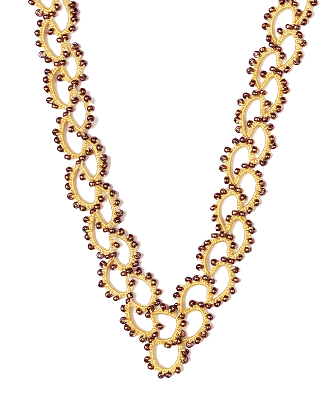 Collier en dentelle et perles réalisé à la main, modèle Seed et coloris beige et or