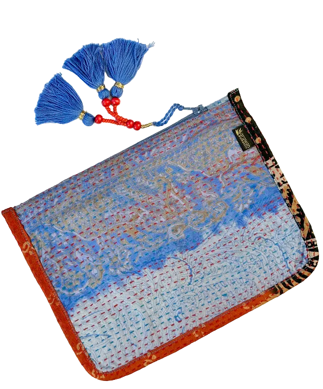 Pochette artisanale en soie kanta recyclée modèle n°03, avec pompon, de la marque Karawan authentic