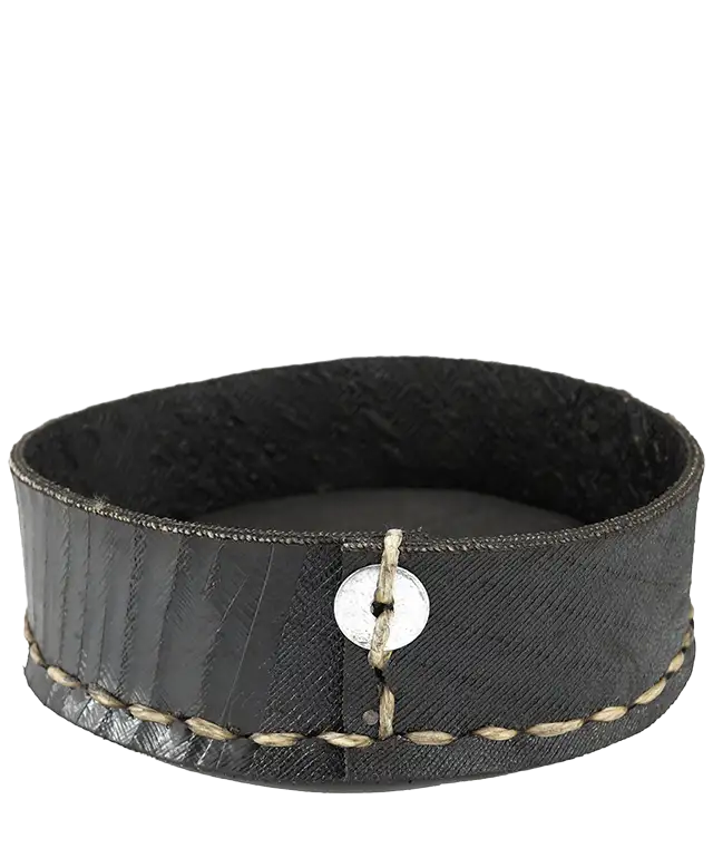 Ensemble de pots en pneu recyclé utilisés comme rangements décoratifs, photo prise de haut