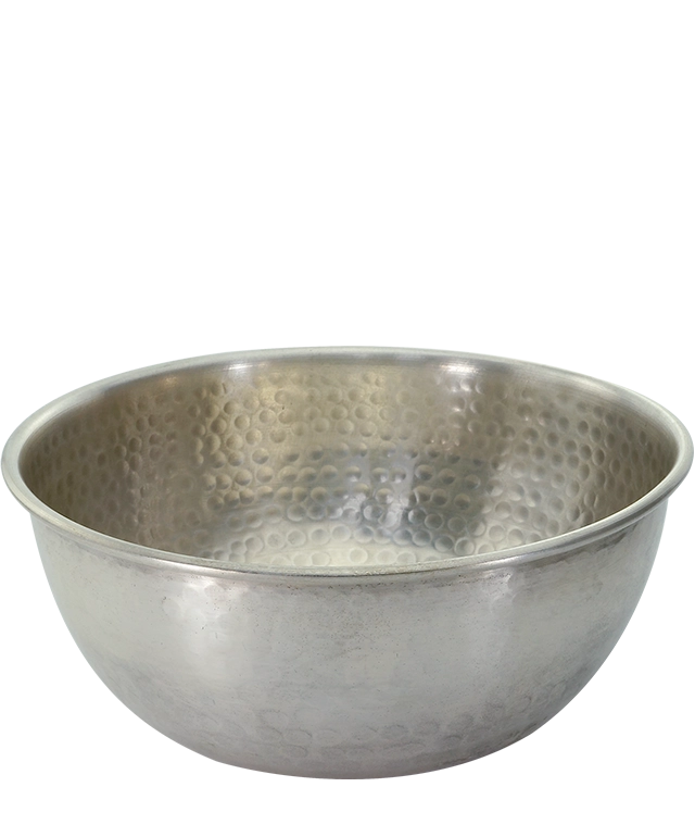 Bol hammam en laiton argenté et martelé, avec fouta au fond