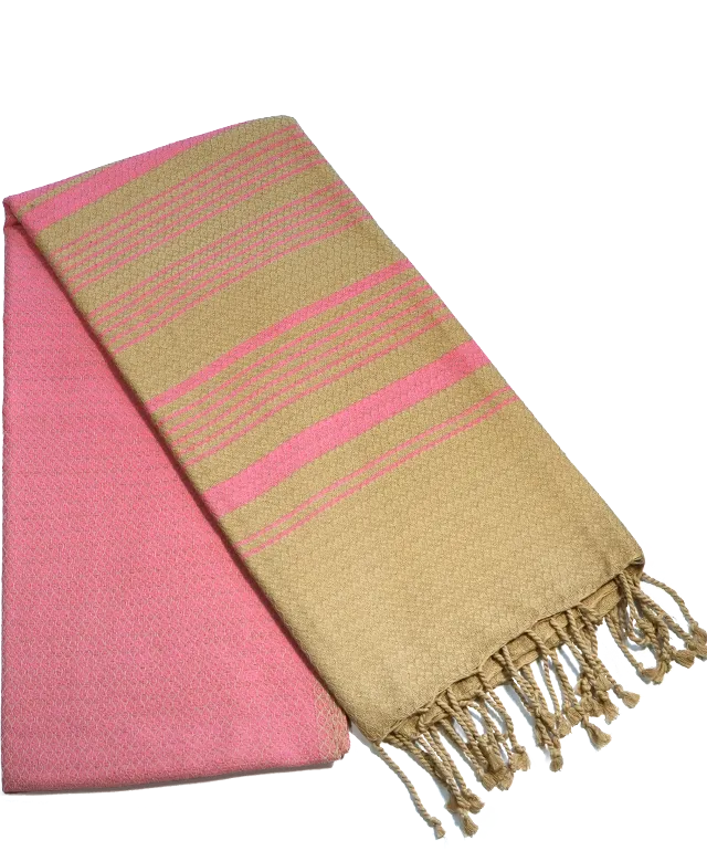 Fouta de la collection Sand, coloris Sable et rose indien avec un savon d'Alep
