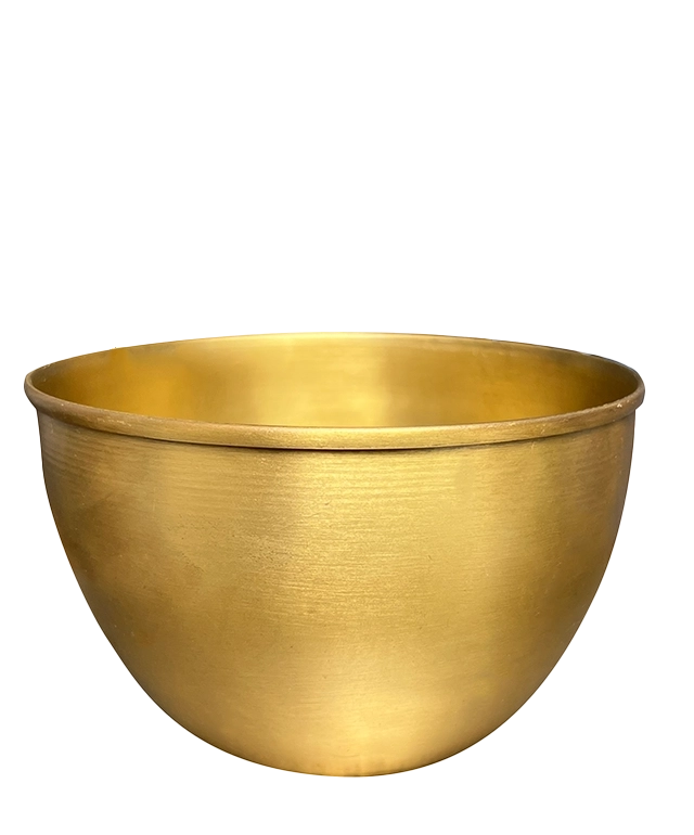 Savon d'Alep authentique dans un bon en laiton doré, éponge de mer, verre en laiton et pierre d'alun sur une fouta en coton