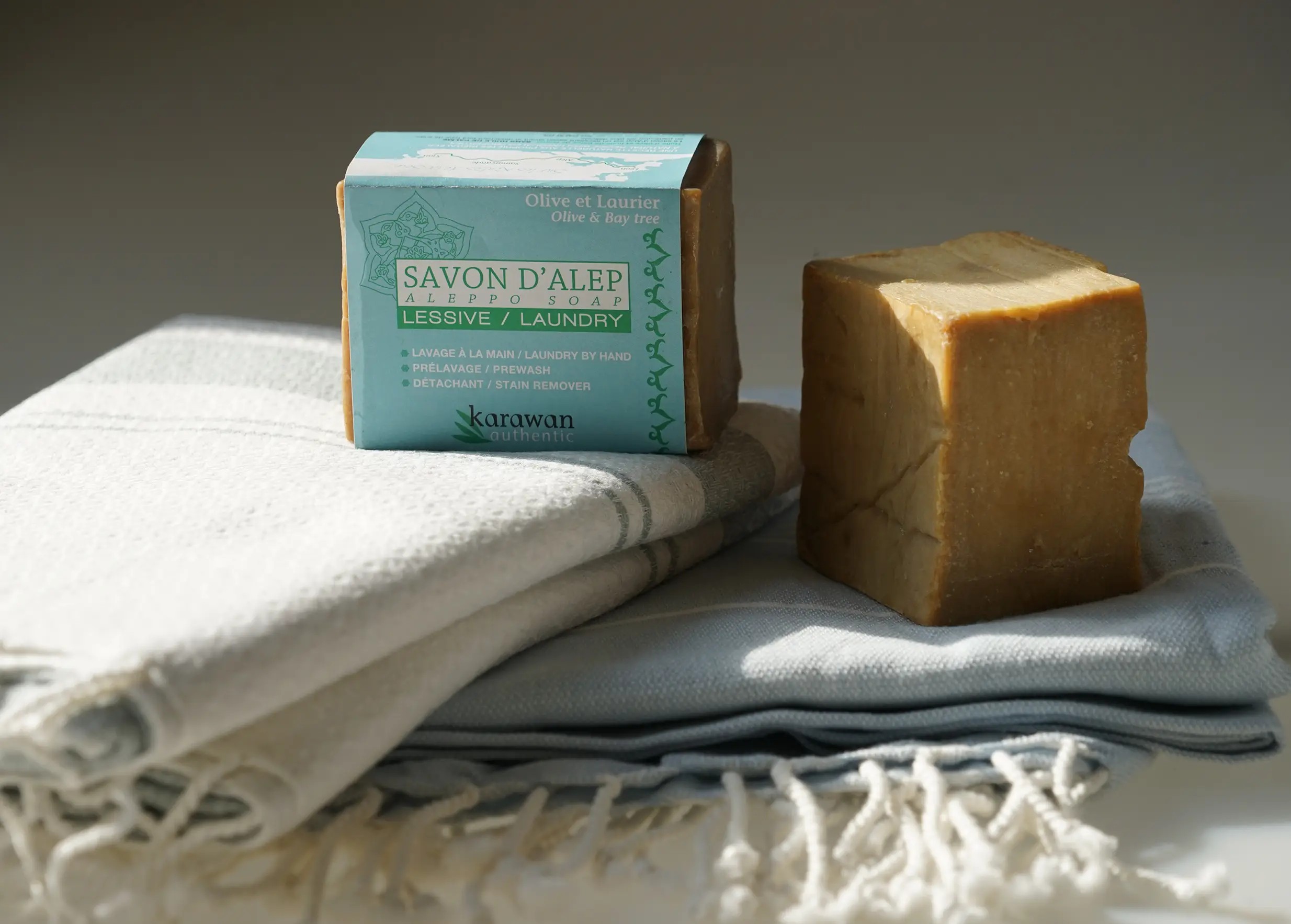 Savon d'Alep lessive en bandeau, et hors de son bandeau