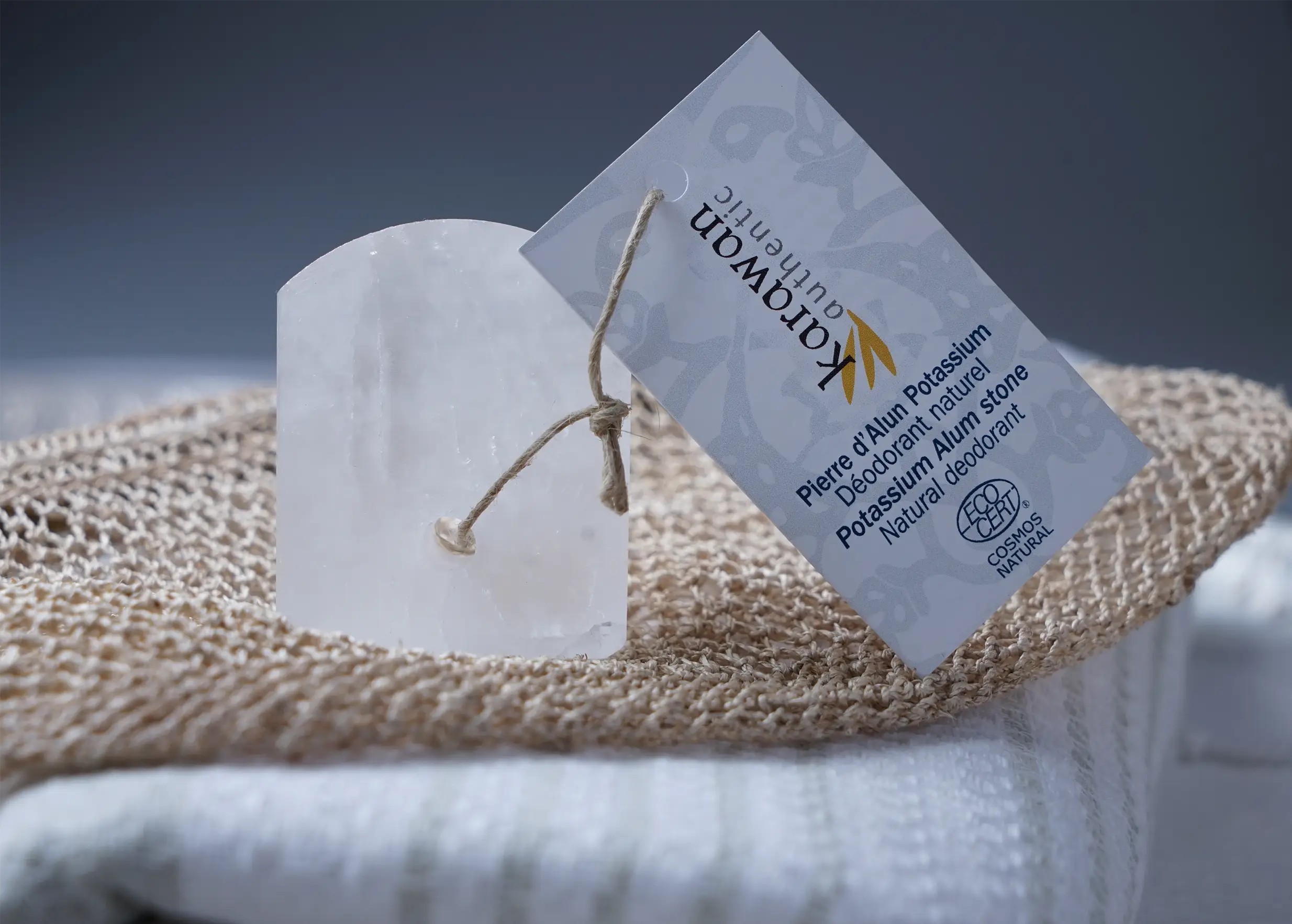 Pierre d'alun de potassium, déodorant naturel, avec étiquette Karawan authentic