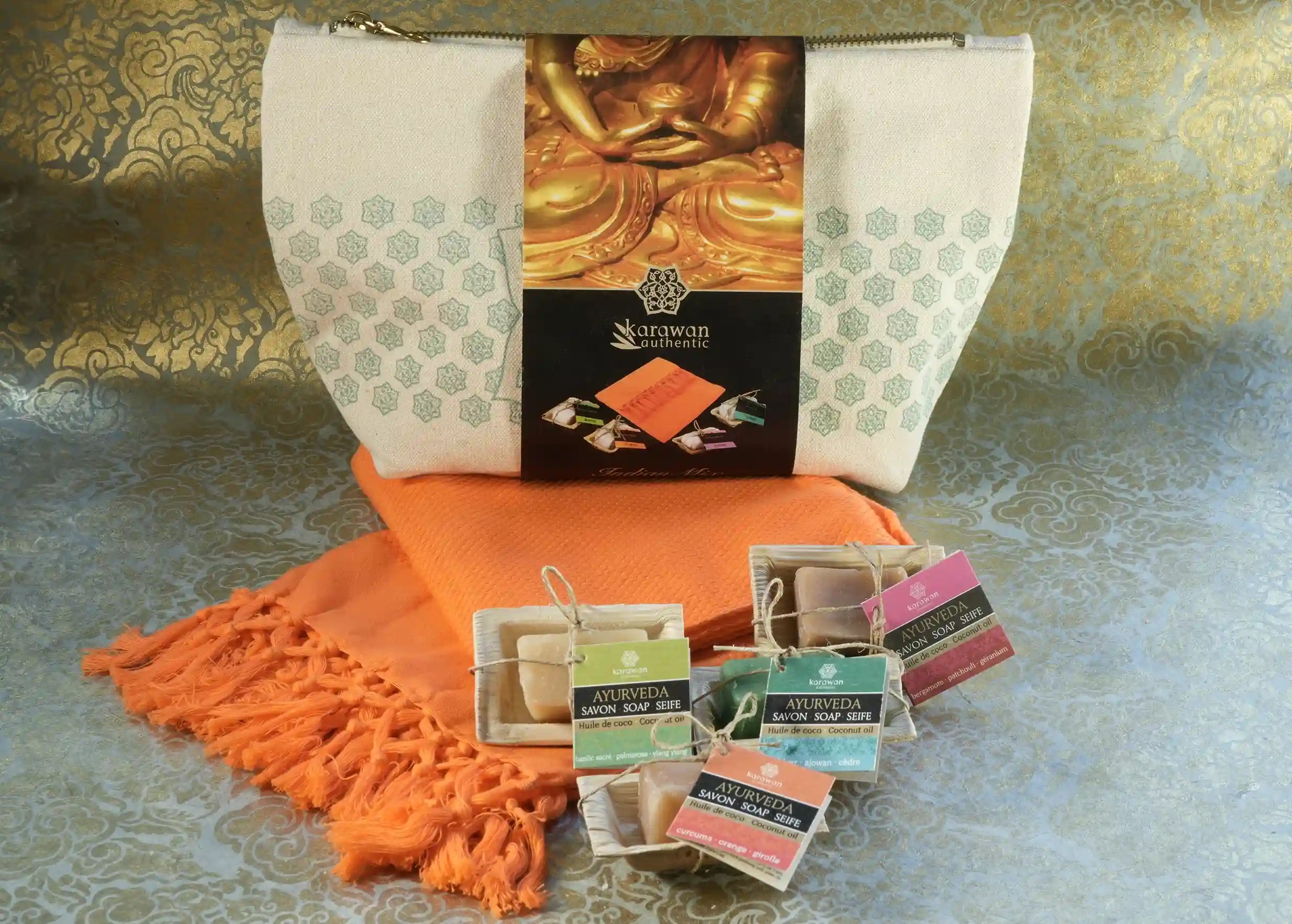 Coffret cadeau Indian mix avec trousse de toilette, fouta curcuma et mini savons ayurvédiques 20g