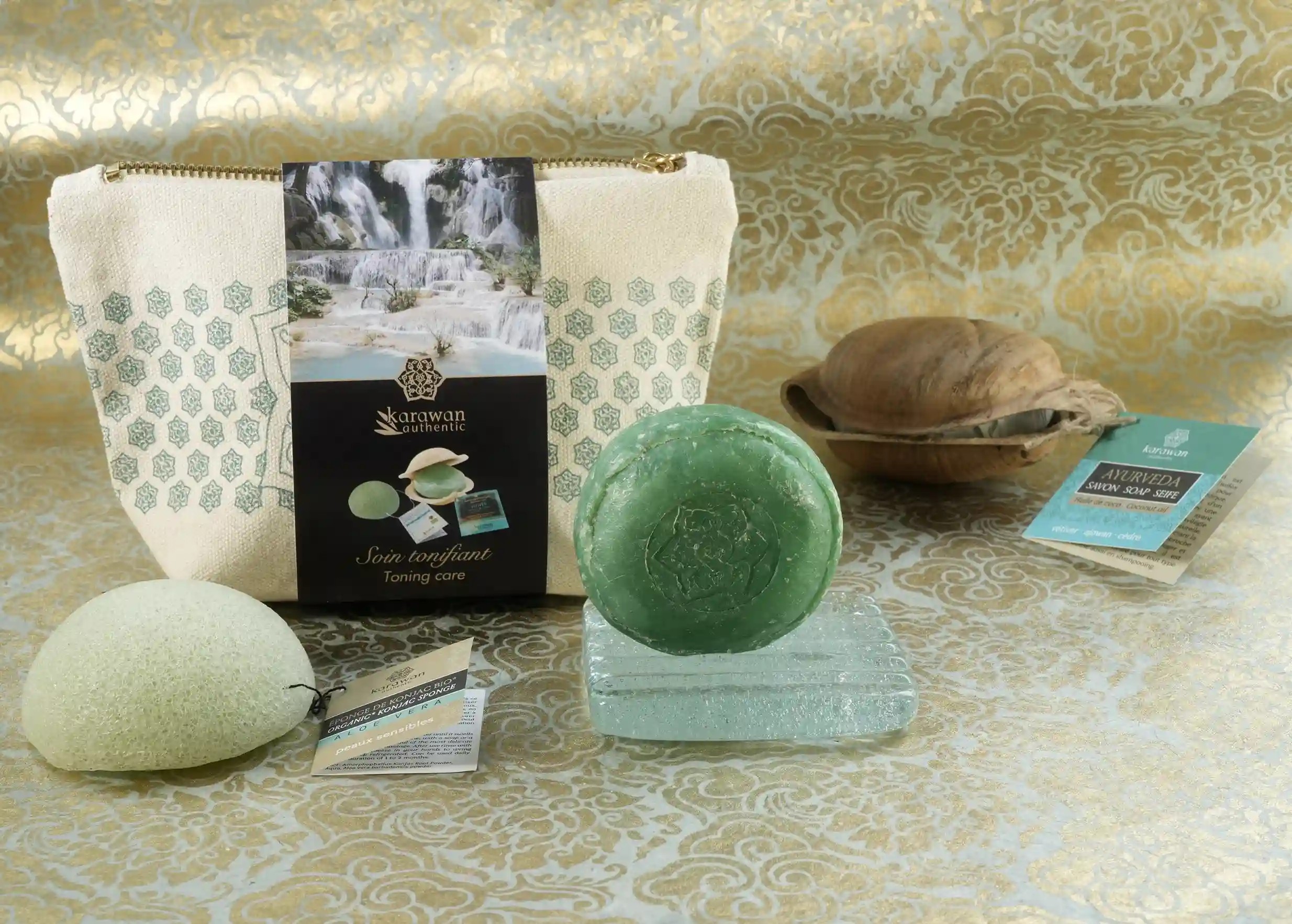 Coffret soin tonifiant au vétiver avec éponge végétale de konjac, savon ayurvédique naturel, et coque pour savon