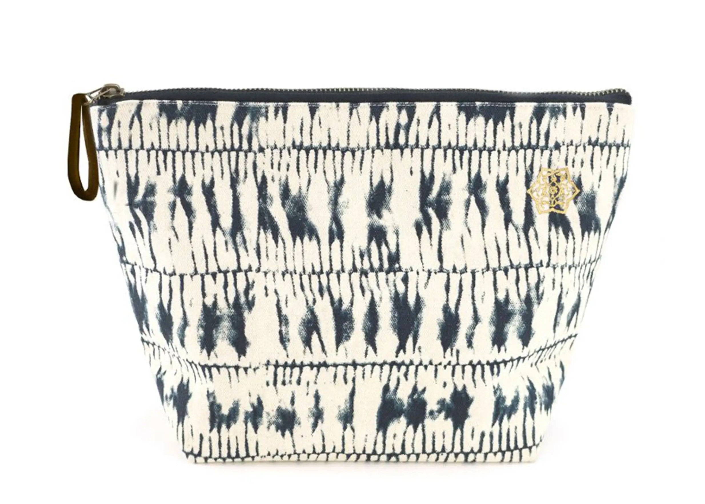 Trousse de toilette Shade, toile de coton canvas couleur indigo aux motifs imprimés, rosace brodée de la marque Karawan
