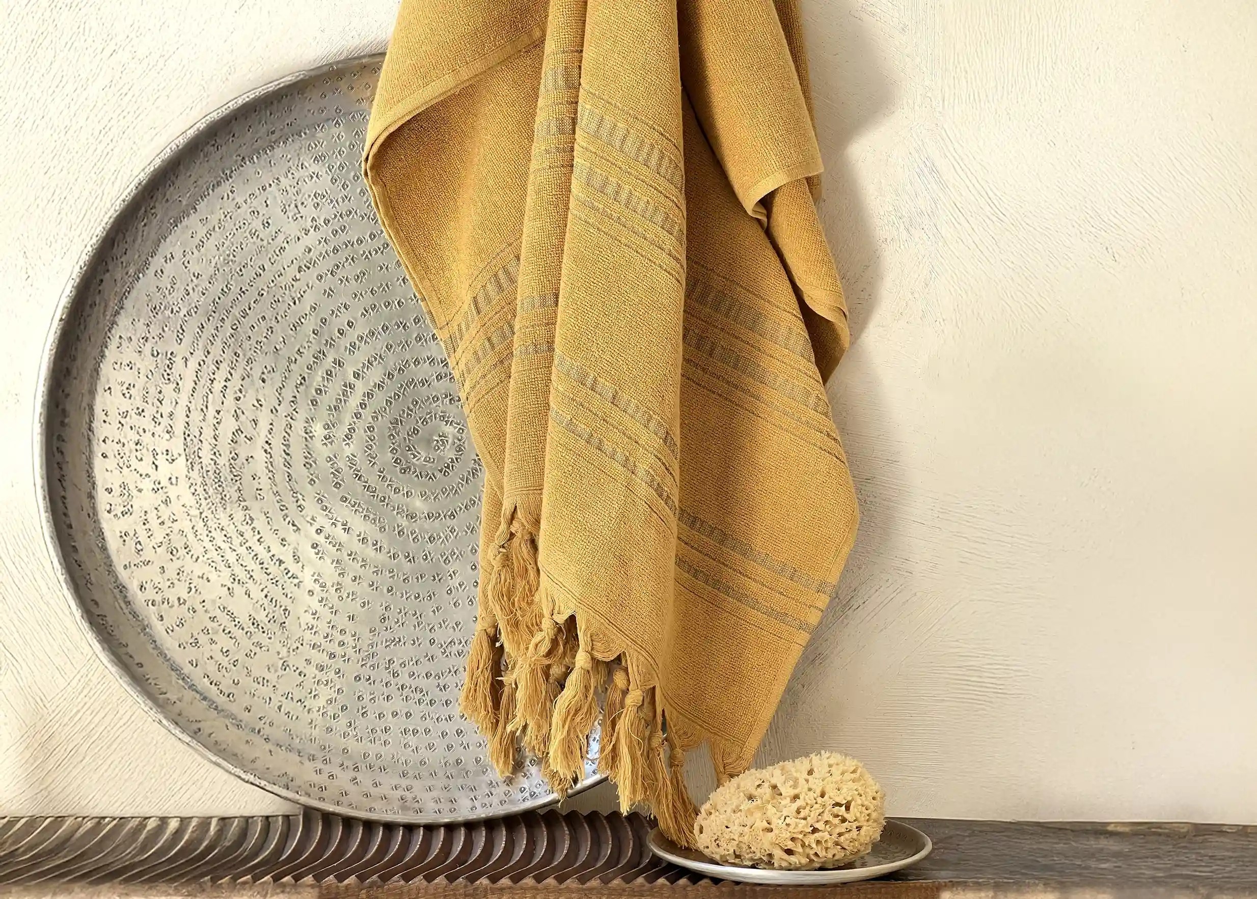 Dolce Fouta en coton bio coloris citrine suspendue et autres accessoires