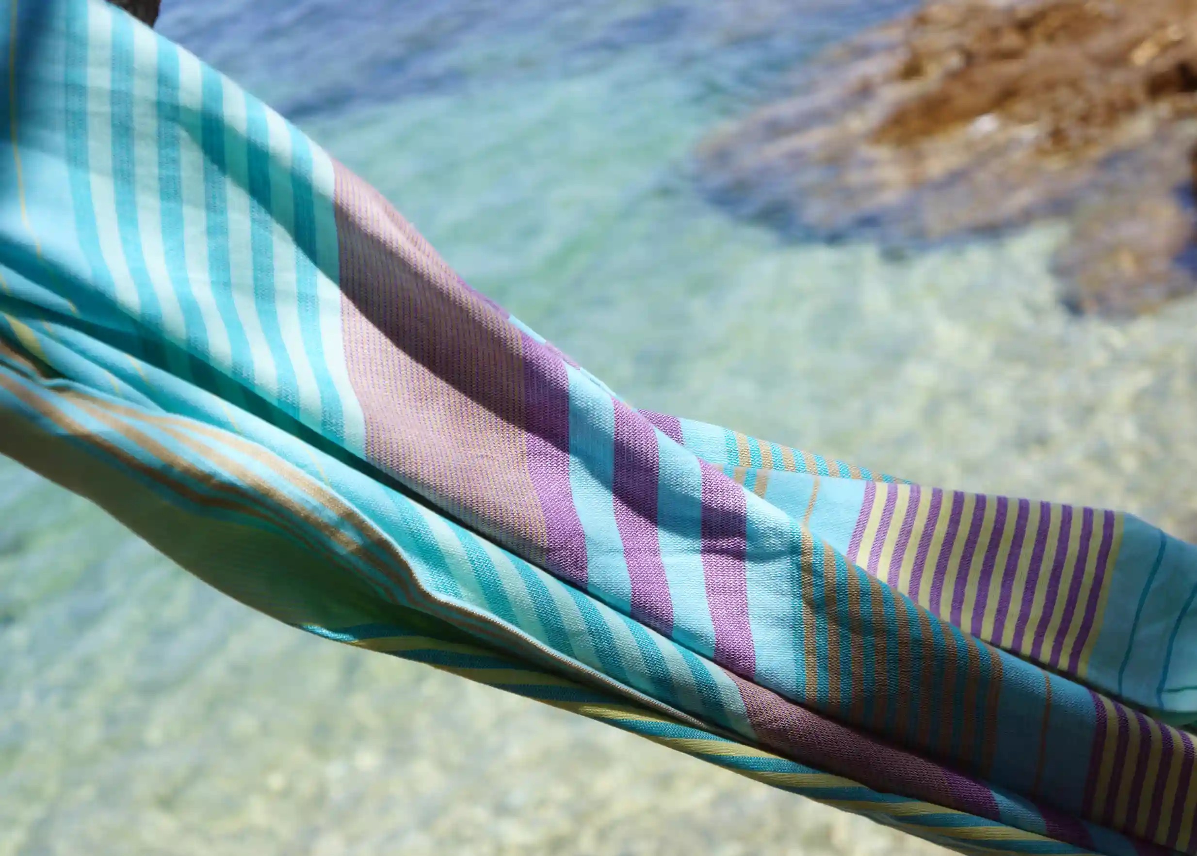 Fouta en coton bio Aqua de la collection Sud, la mer à l'horizon