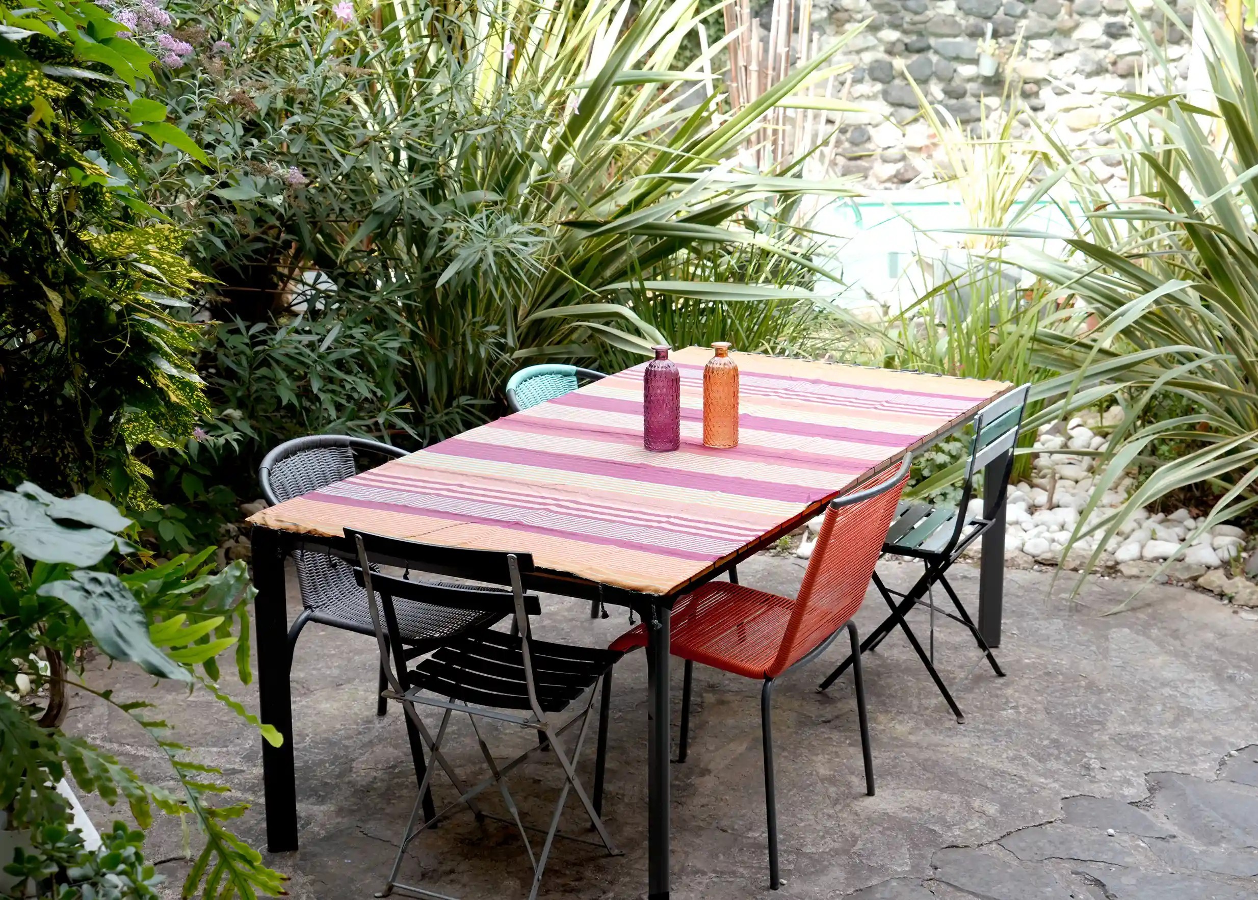 Cotton fouta used as a napkin outside a house, with vegetation and swimming pool in the background