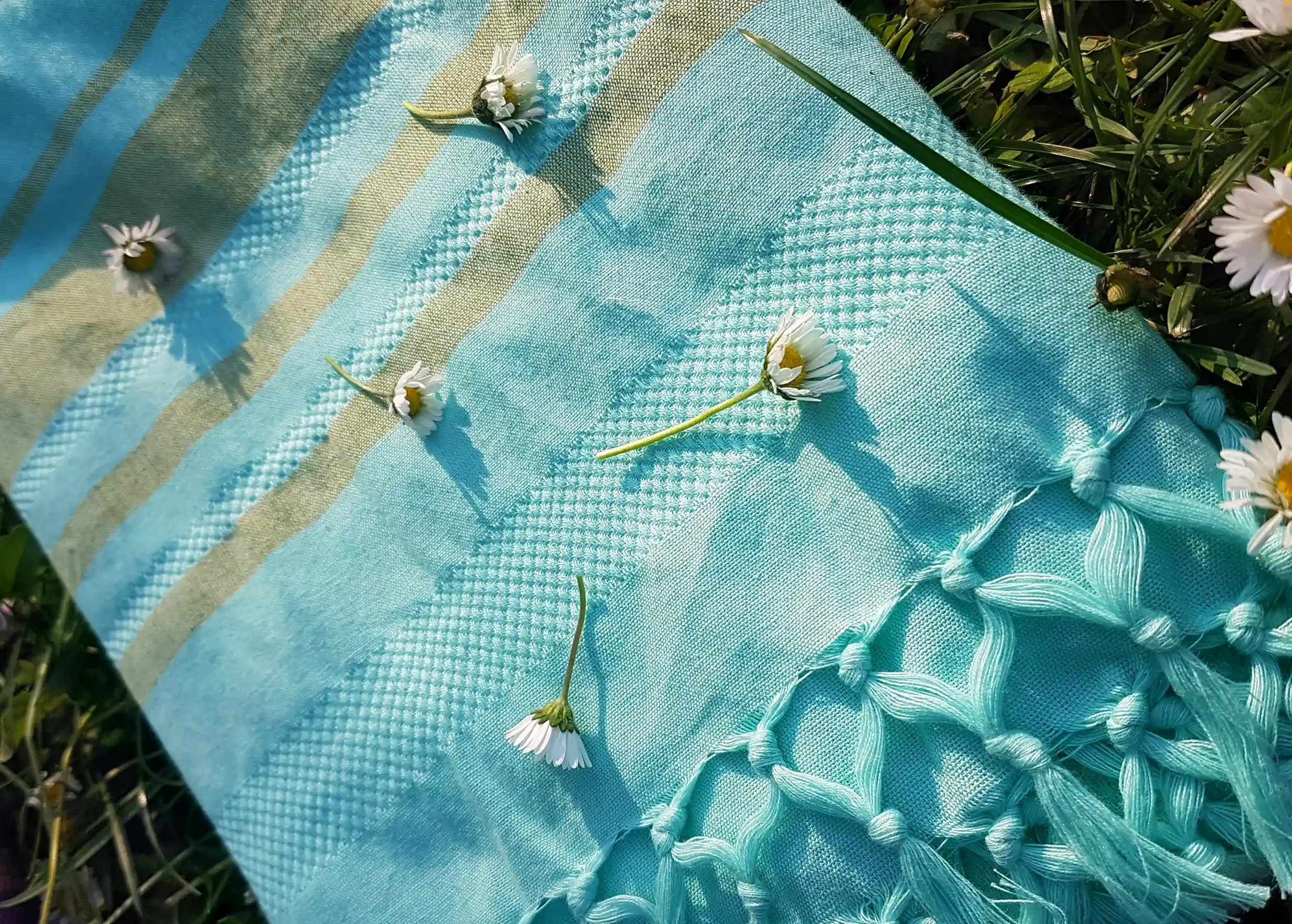 Close-up of the turquoise-coloured organic cotton fouta