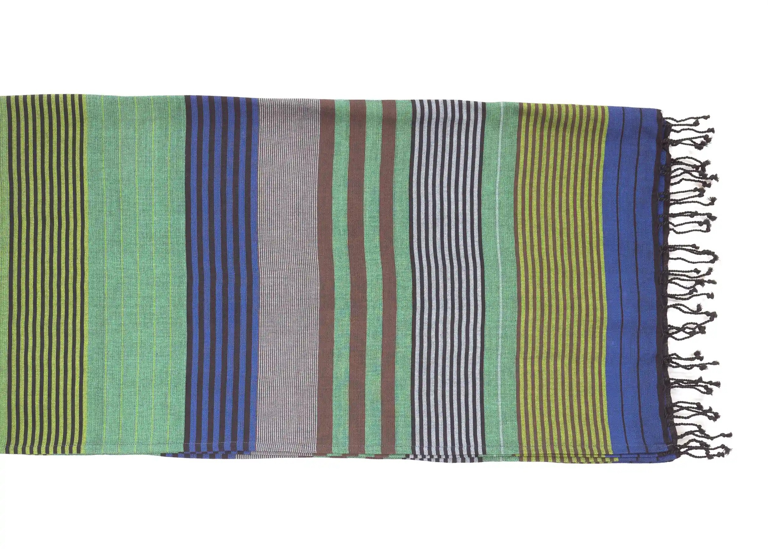 Fouta coton bio Forest Ébène, packshot, vue partiellement, franges et rayures mises en évidence
