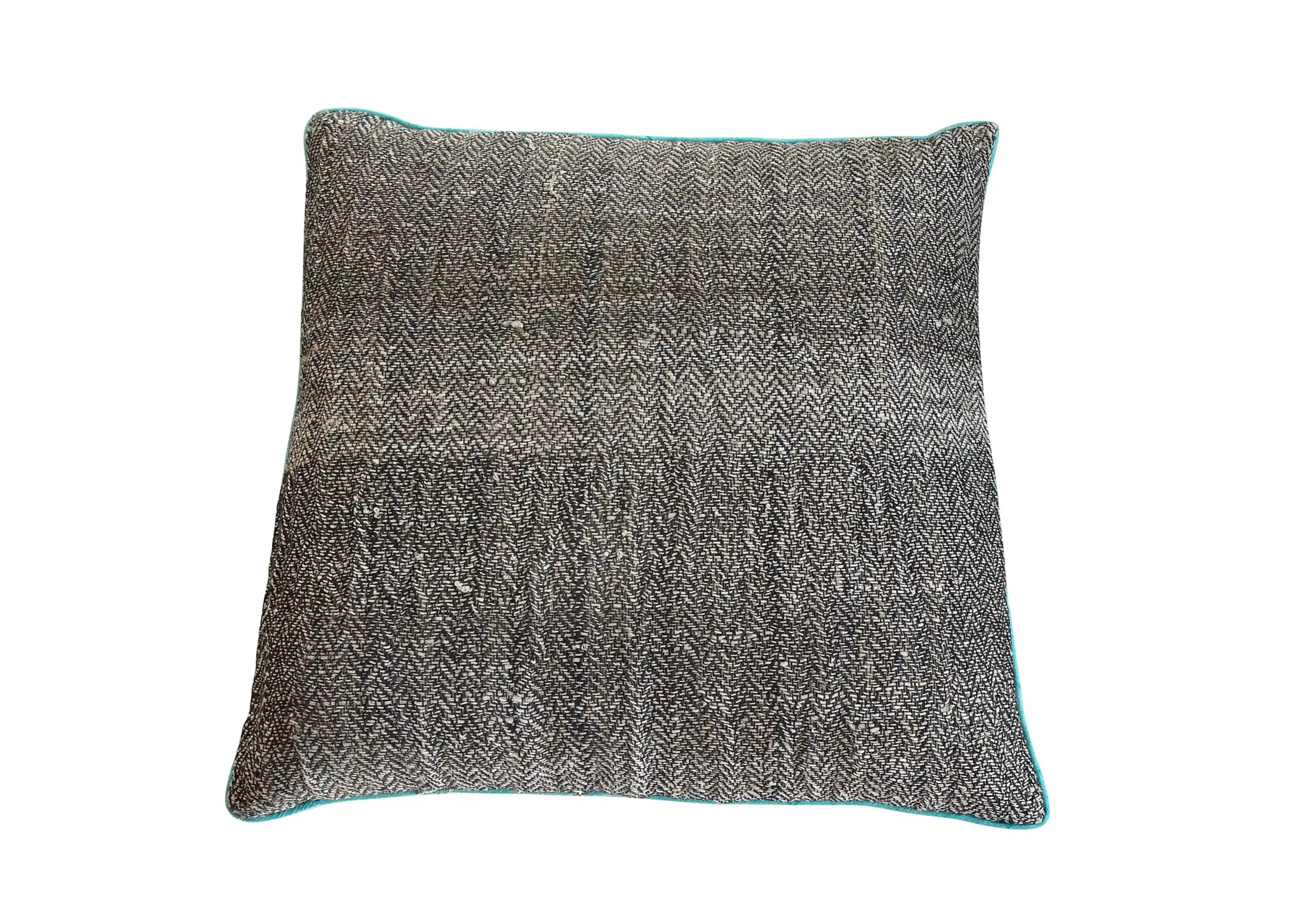 Square turquoise cushion in nettle fiber and wild silk, photo taken from the front on a white background