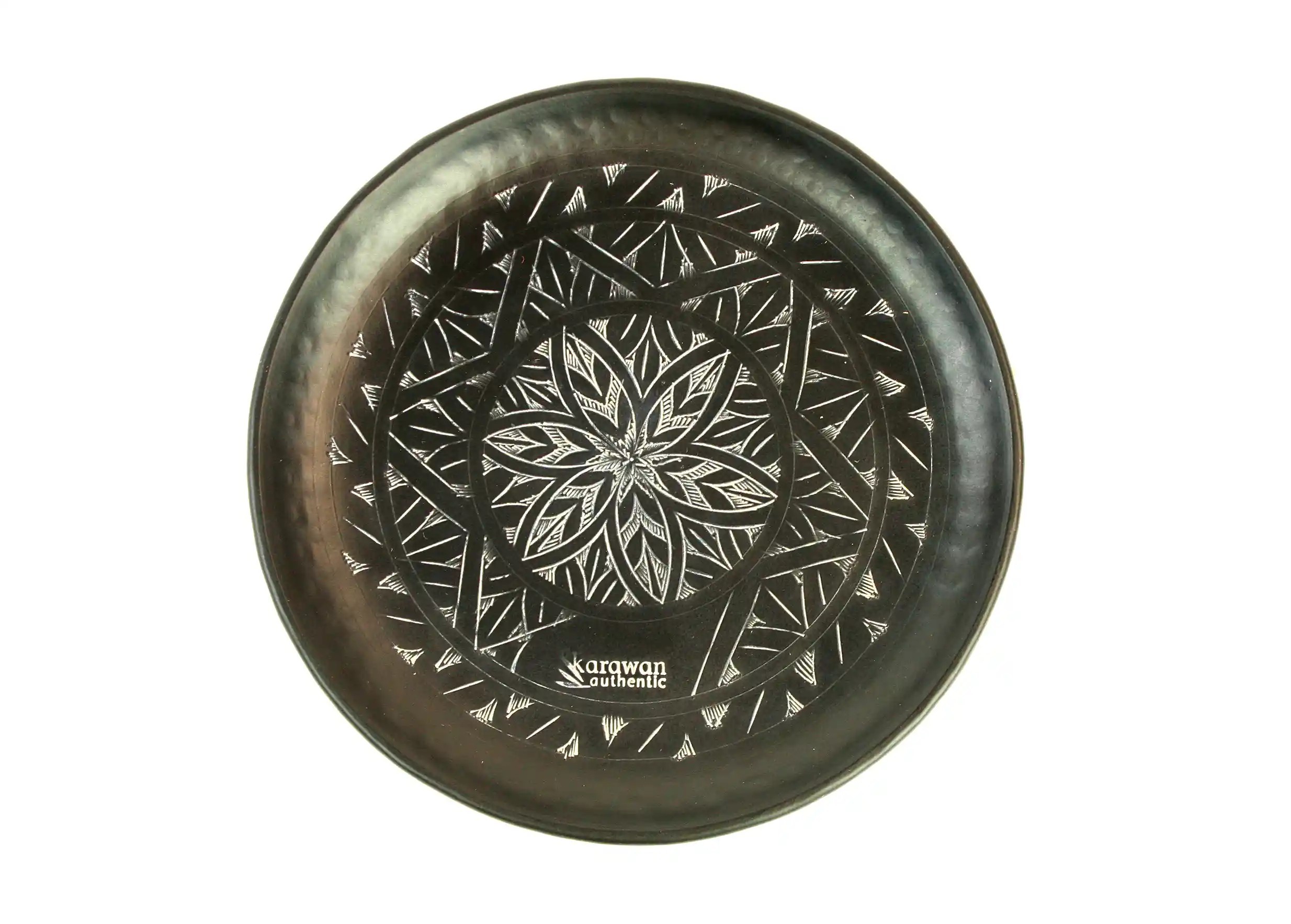 Coupelle XS en laiton noir oxydé et gravé de motifs Arabesk, photo prise en fond blanc