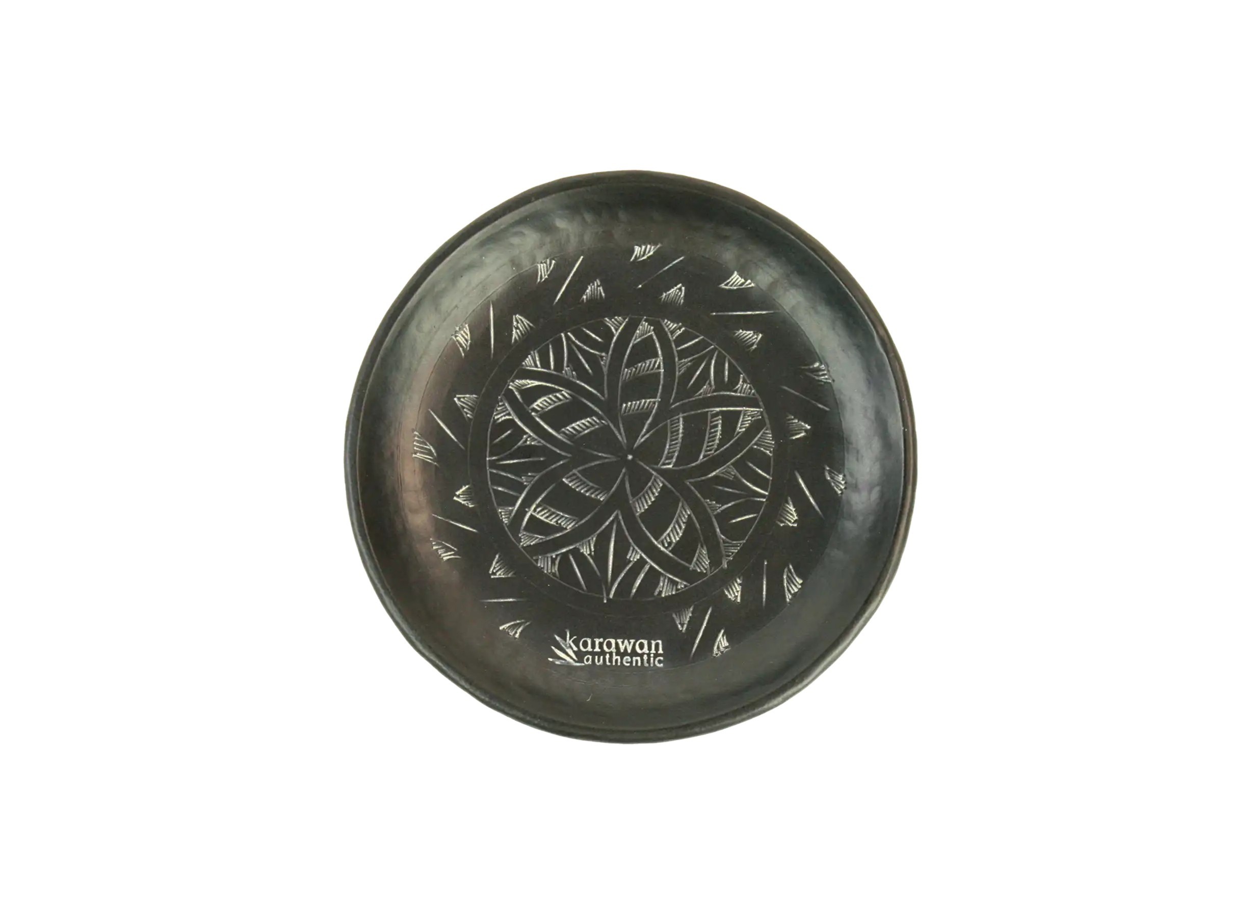 Coupelle XXS en laiton noir oxydé et gravé de motifs Arabesk, photo prise en fond blanc