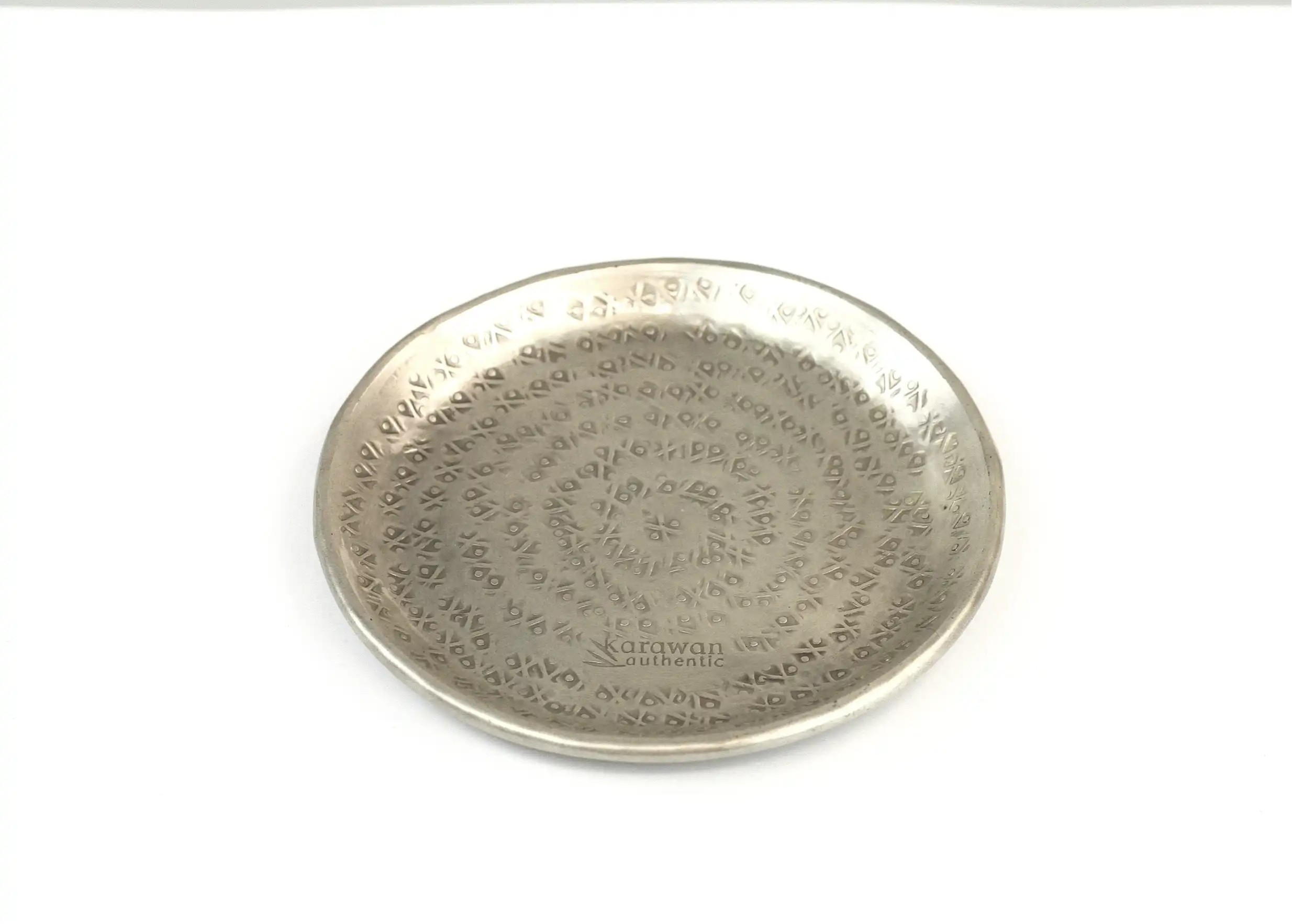 XXS dish in hammered silver-plated brass engraved with Palmyr, photo taken against a white background