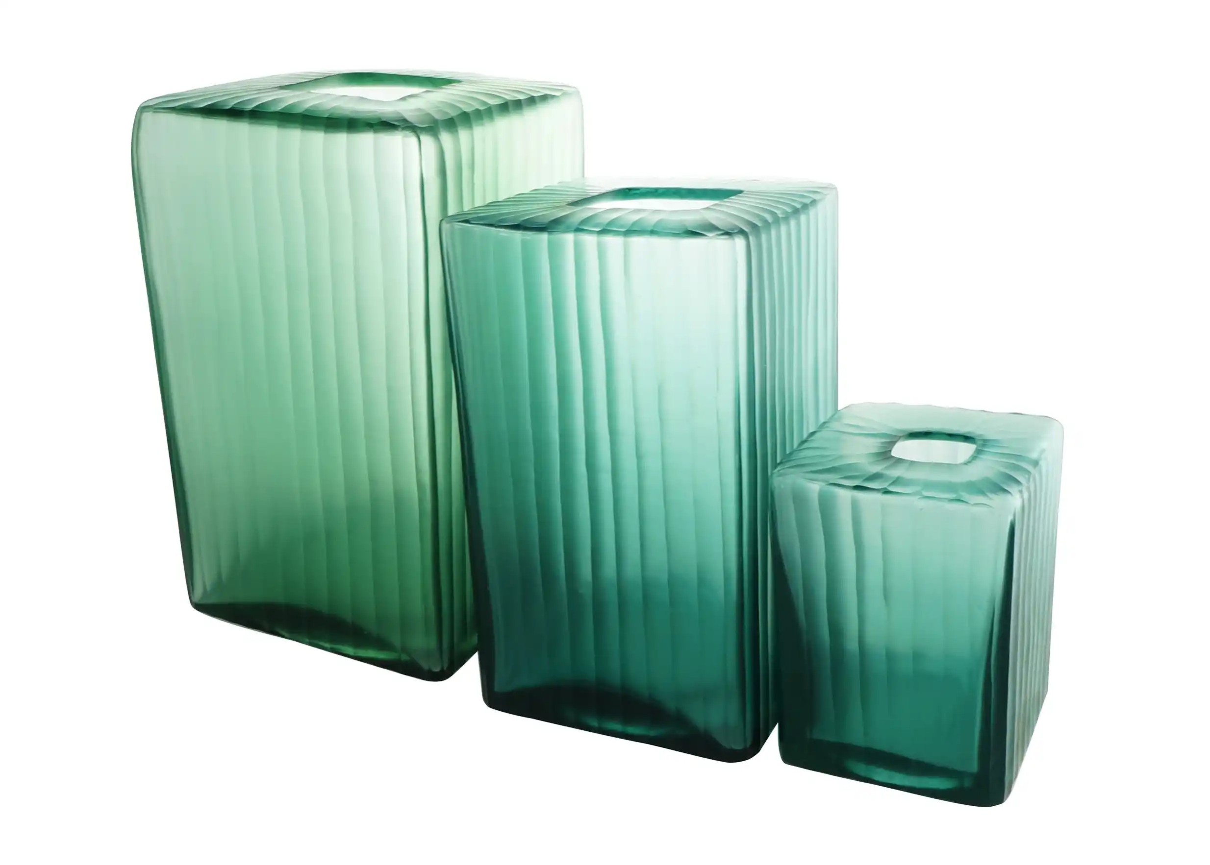 Ensemble de 3 vases en verre Aqua Cube de tailles différentes, photo prise sur fond blanc