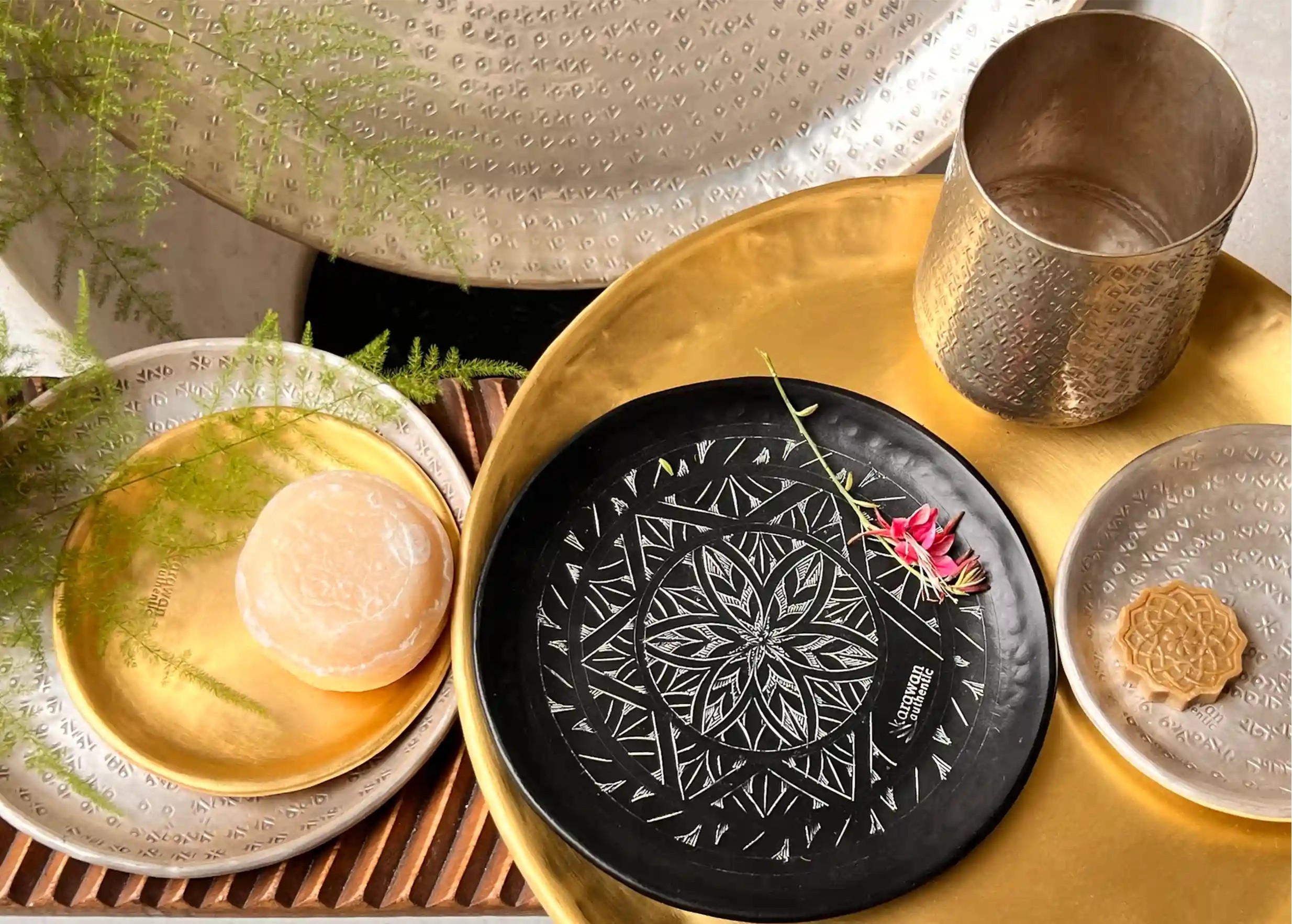 Collection in gilded brass with a glass and dishes containing a small soap and flowers