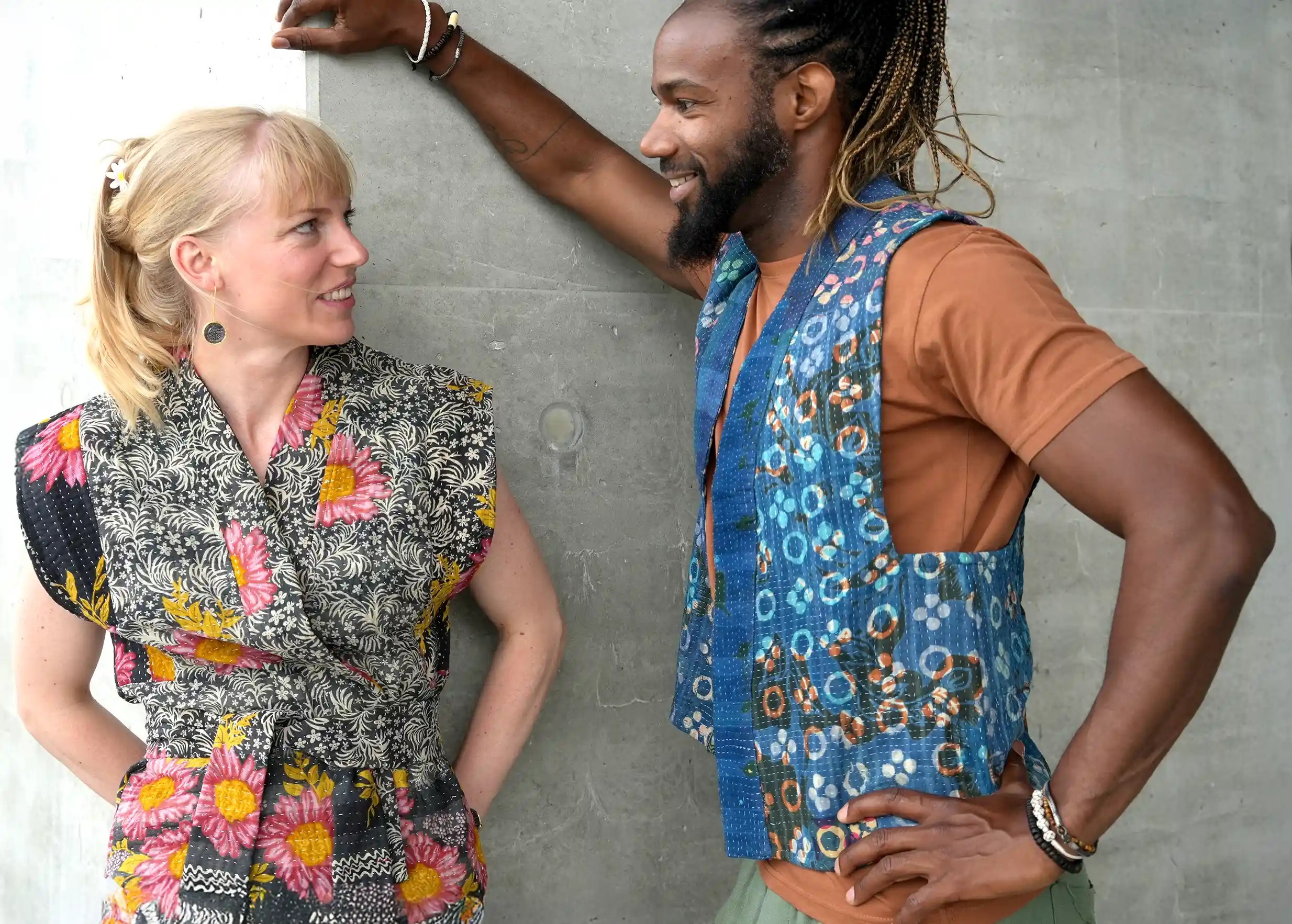 Couple smiling at each other, both wearing a reversible bolero in quilted cotton kanta