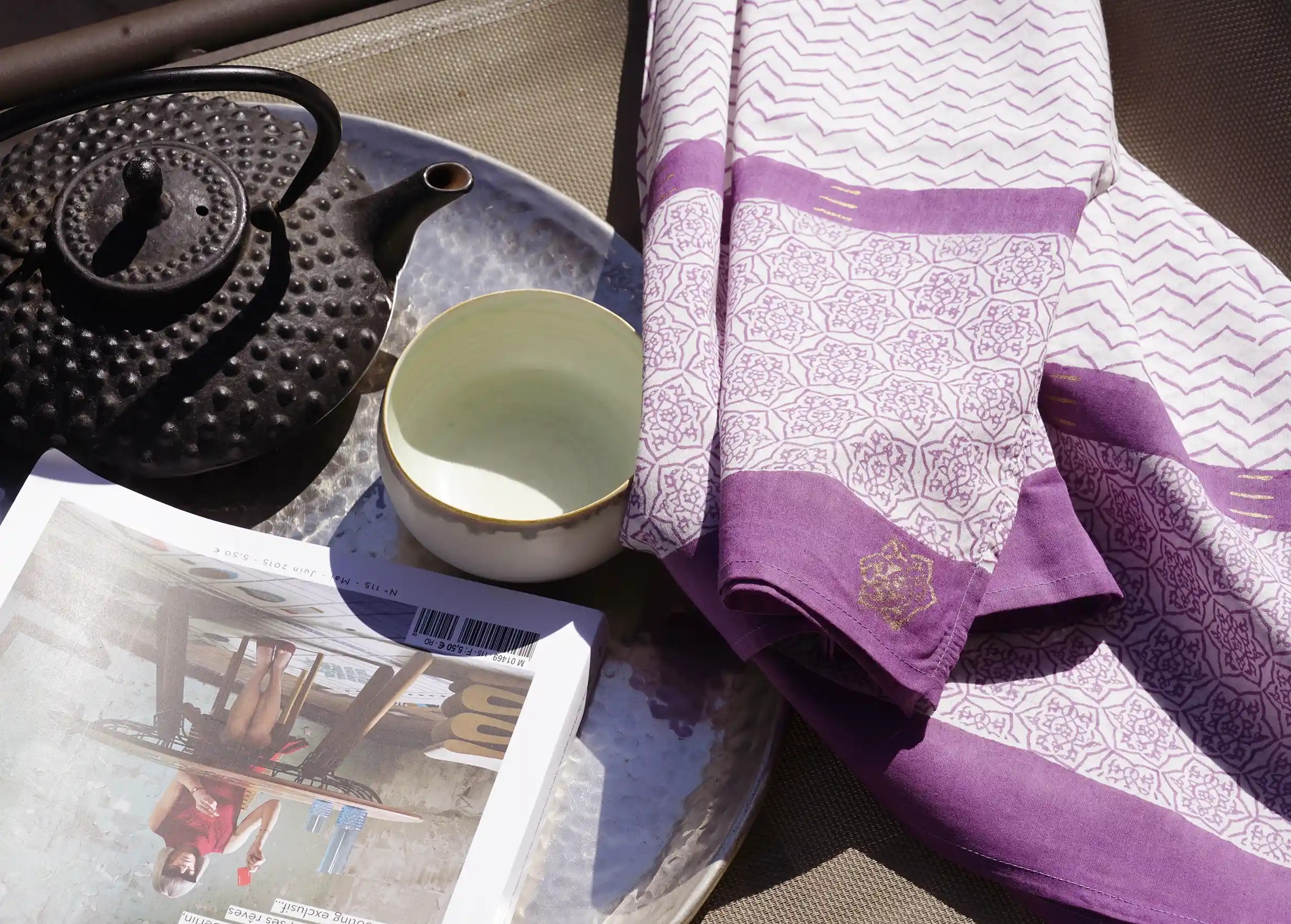‘Zigblock’ cotton pareo, block-printed, accompanied by a bowl and a teapot