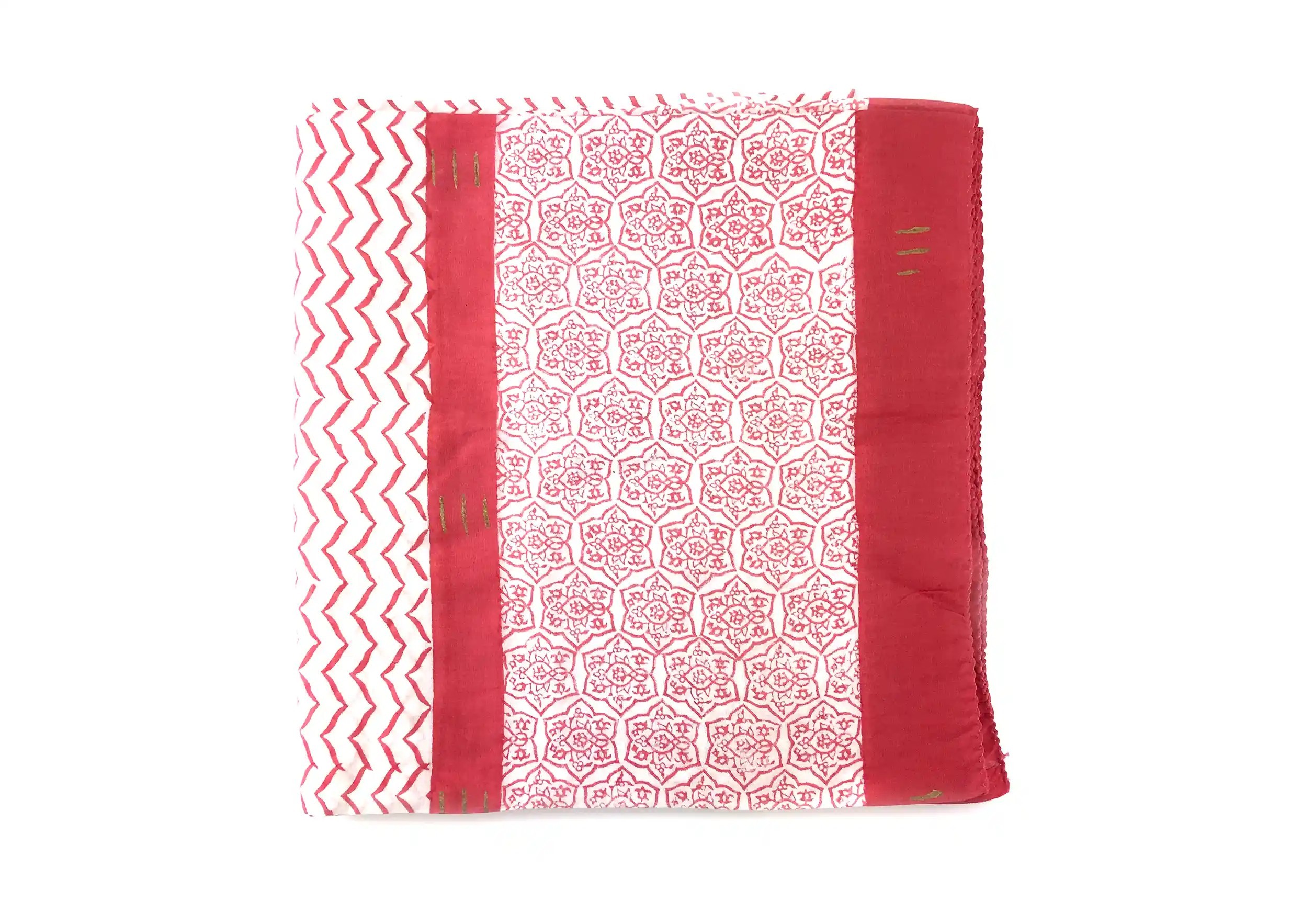 Focus on the Karawan motifs of the ‘Zigblock’ cotton pareo, block-printed in red.