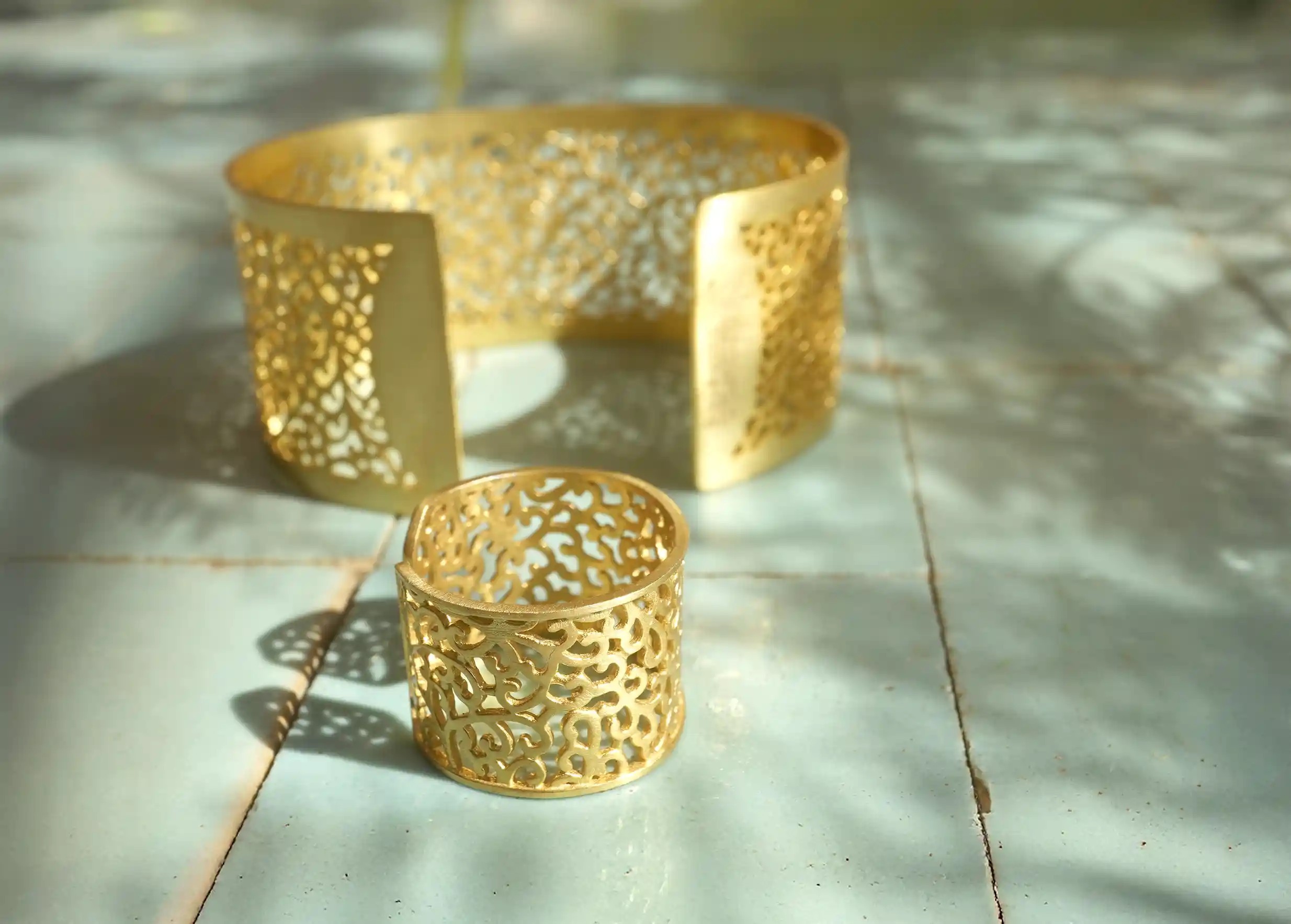 Adjustable ring and cuff bracelet in gilded-plated brass by Karawan