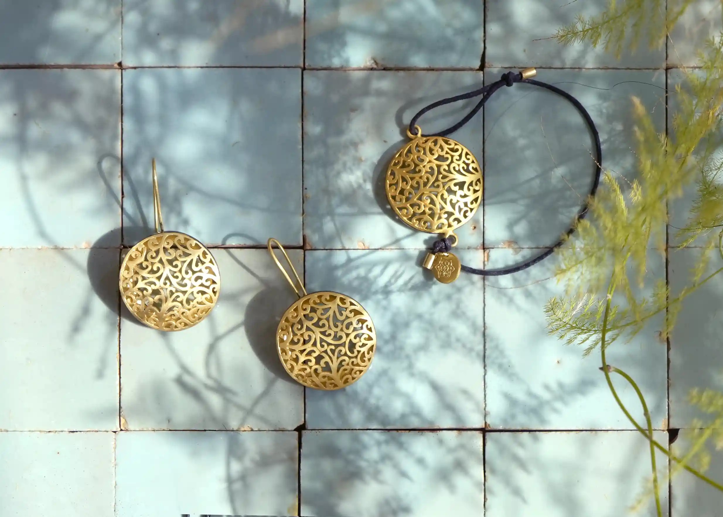 Secret Garden gilded-plated brass bracelet, a geometric design with a golden effect