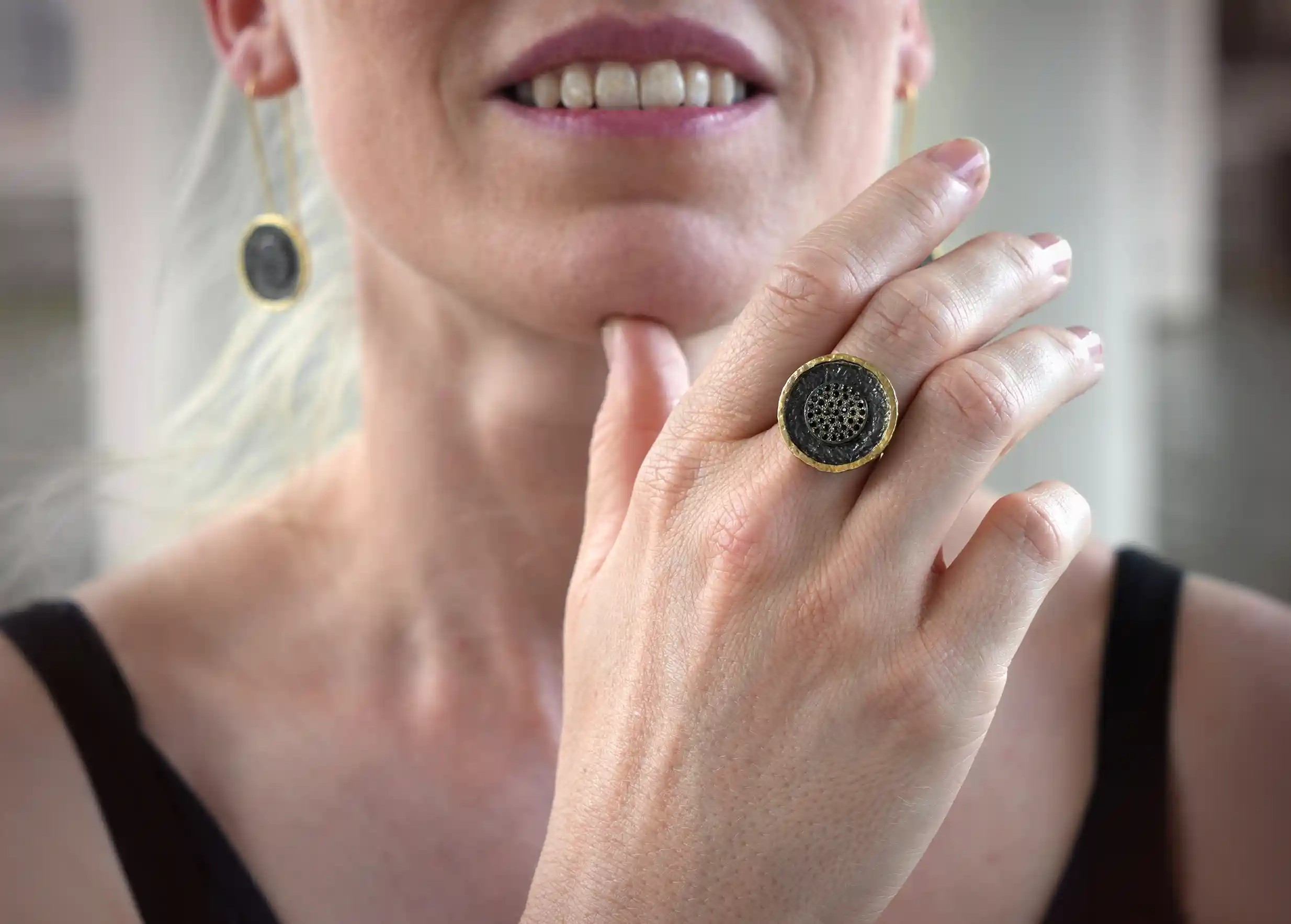 Woman wearing a brass ring from the Nuit des Temps collection