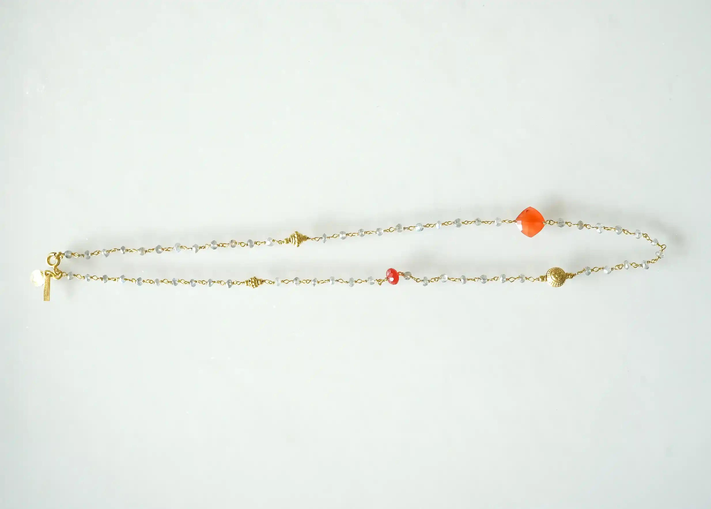 Collier « Ani » Or & pierres de cornaline et labradorite, collection Yamuna