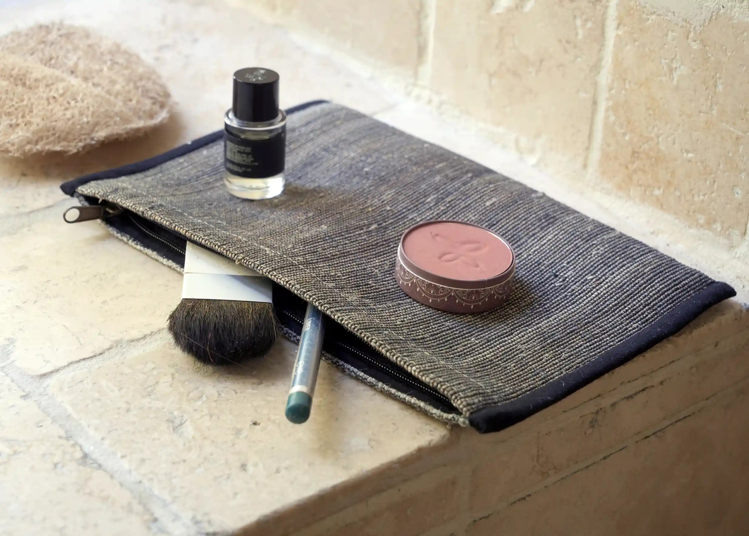 Pochette zip  en ortie de l'Himalaya et chanvre.