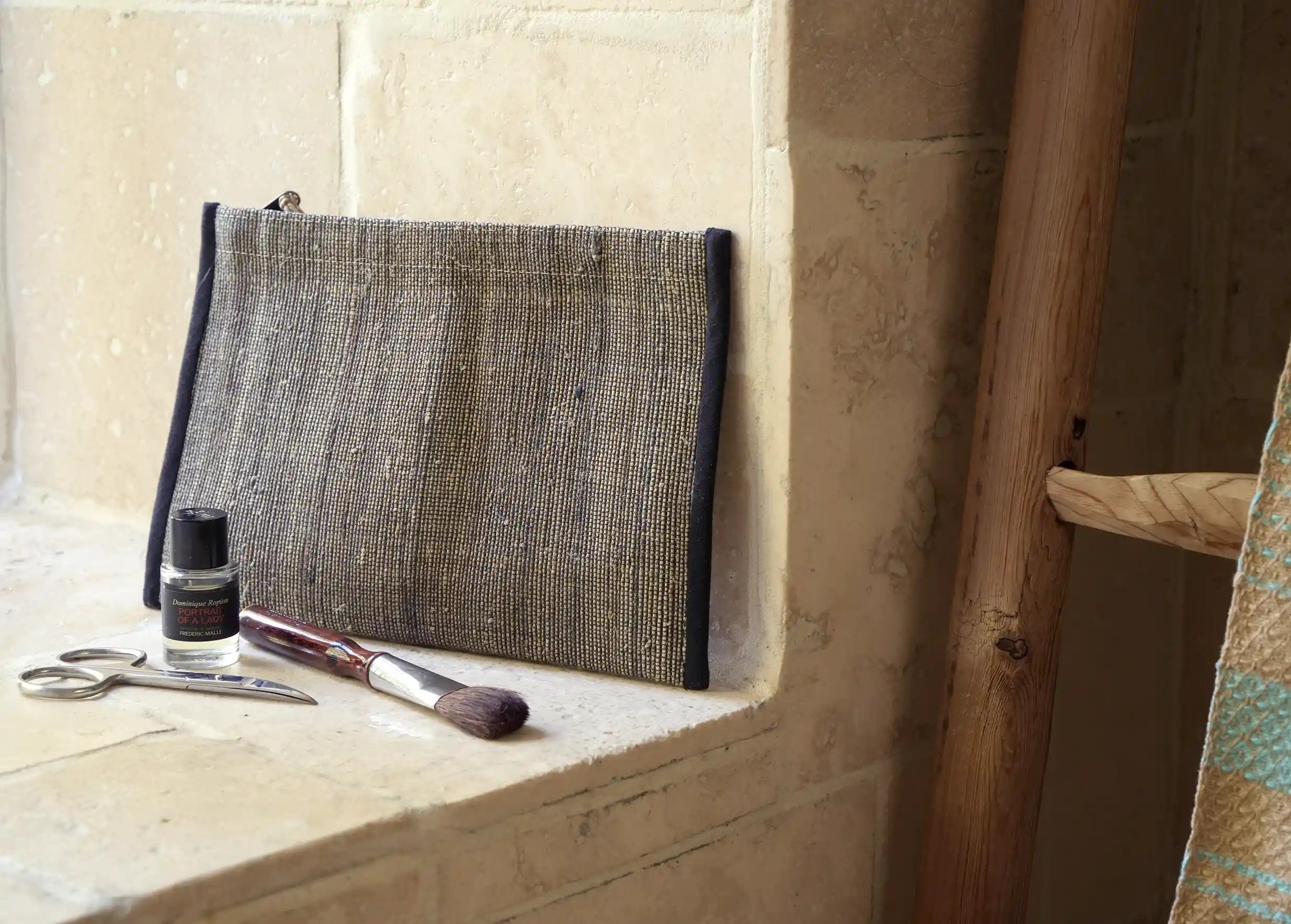 Pochette zip  en ortie de l'Himalaya et chanvre.