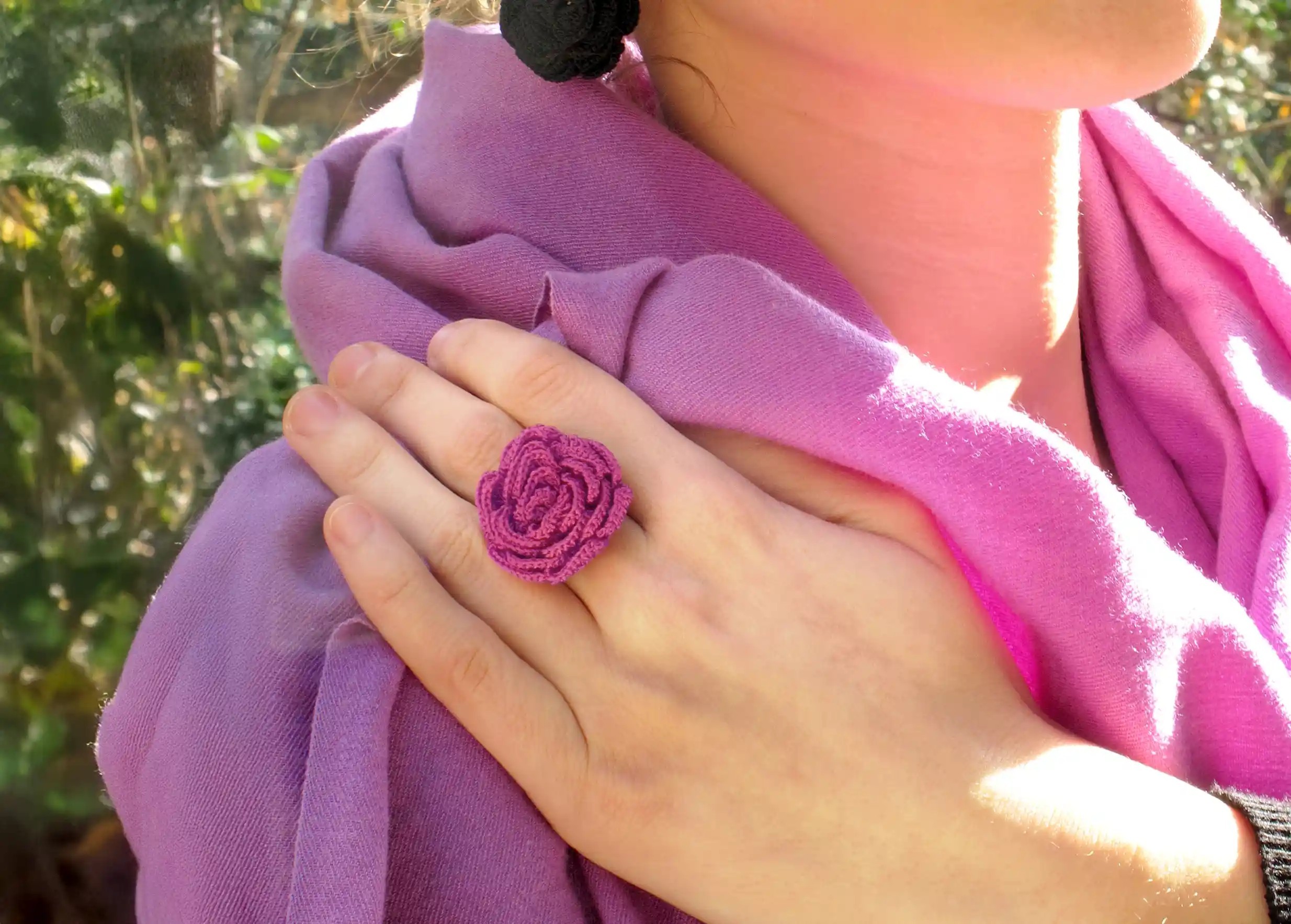 Woman wearing a Belkis lace ring in bergamot colour
