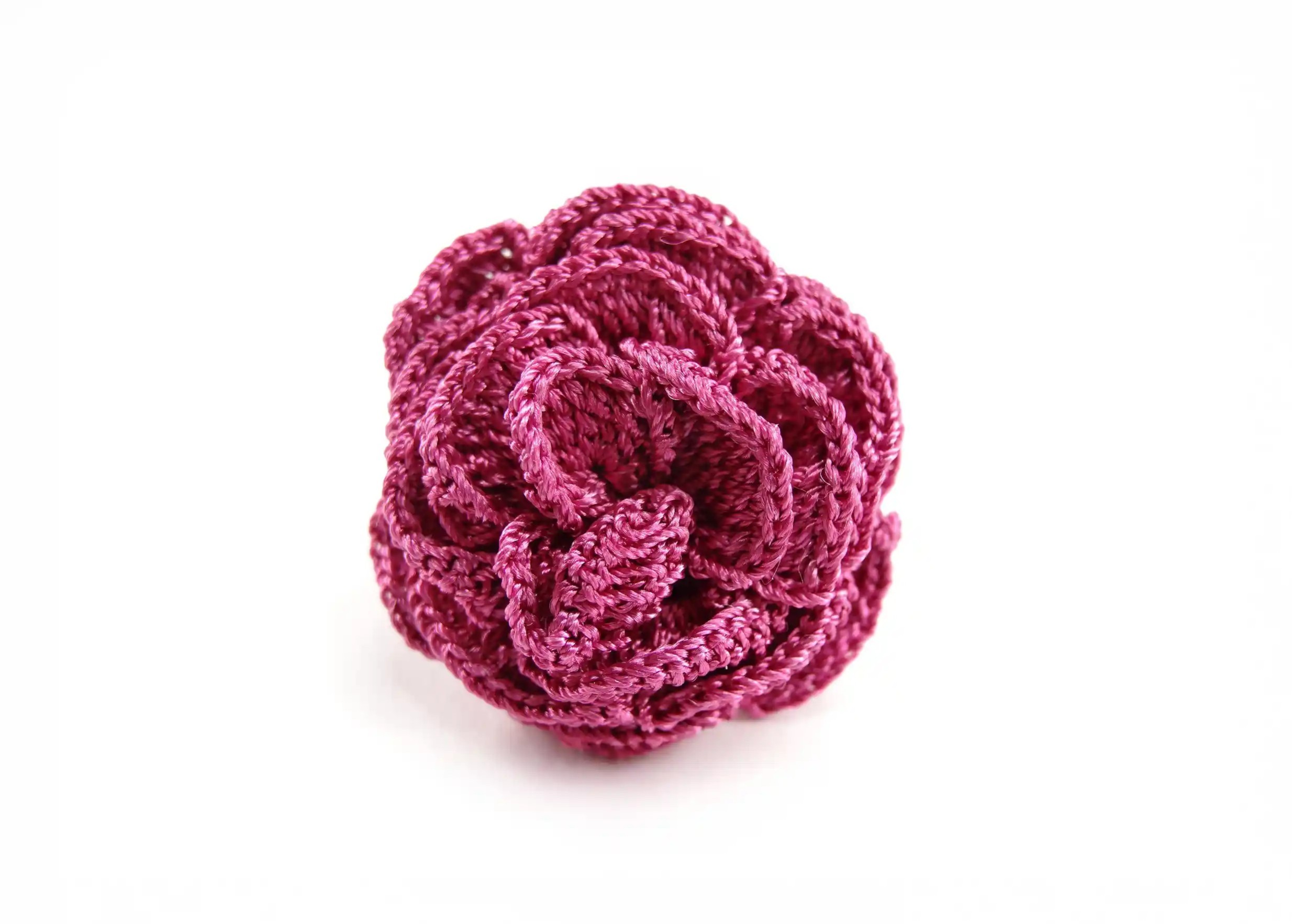 Zoom sur confection en dentelle d'une bague belkis, bergamote