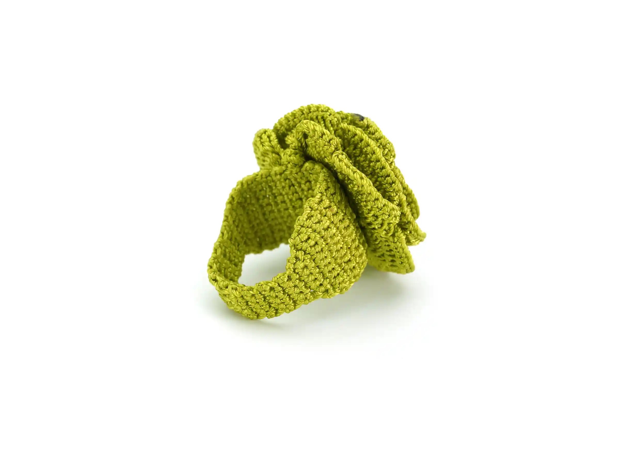Bague en dentelle cactus "Belkis", vue de côté sur fond blanc