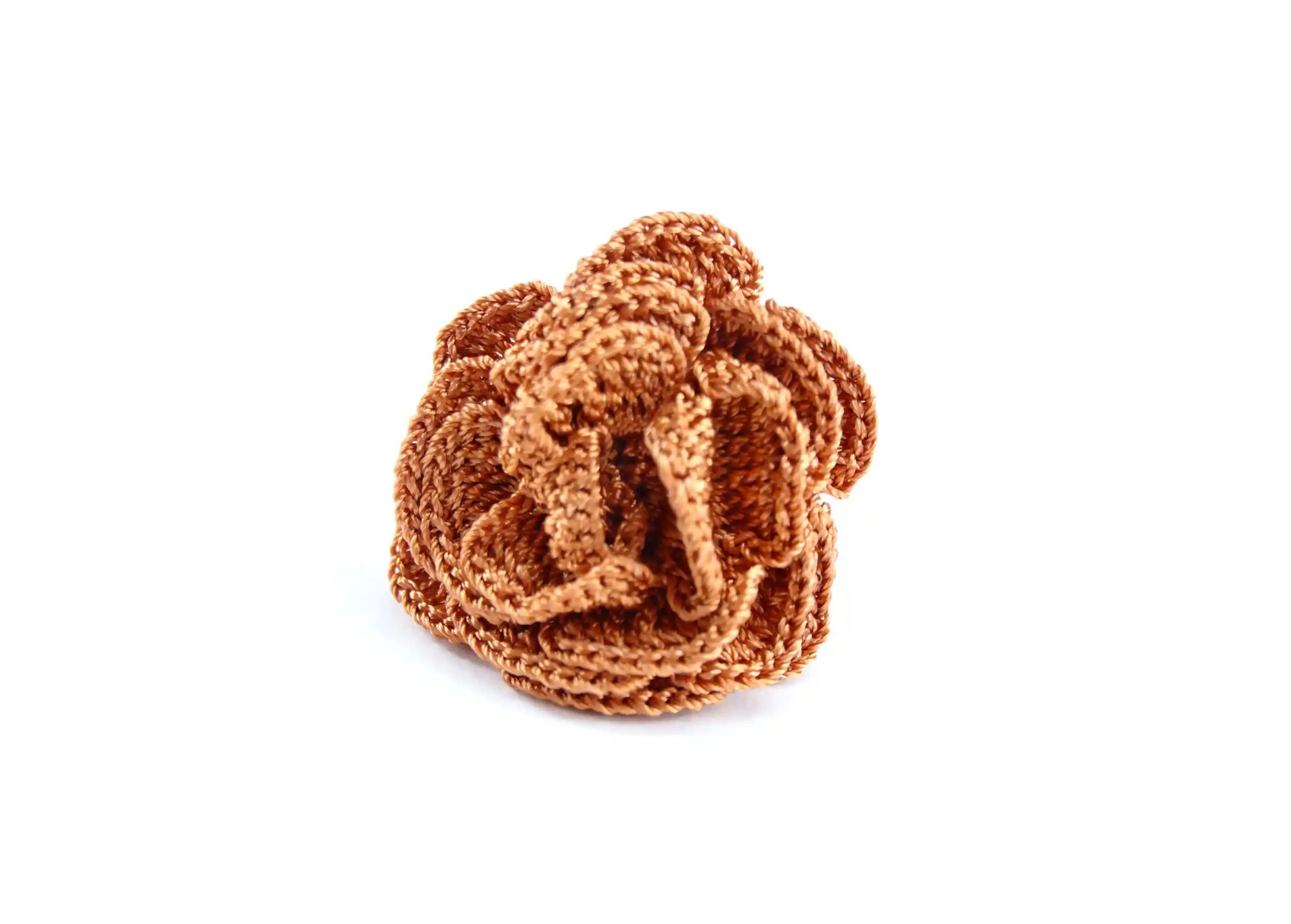 Bague en dentelle Belkis couleur cannelle, vue de face, design floral torsadé