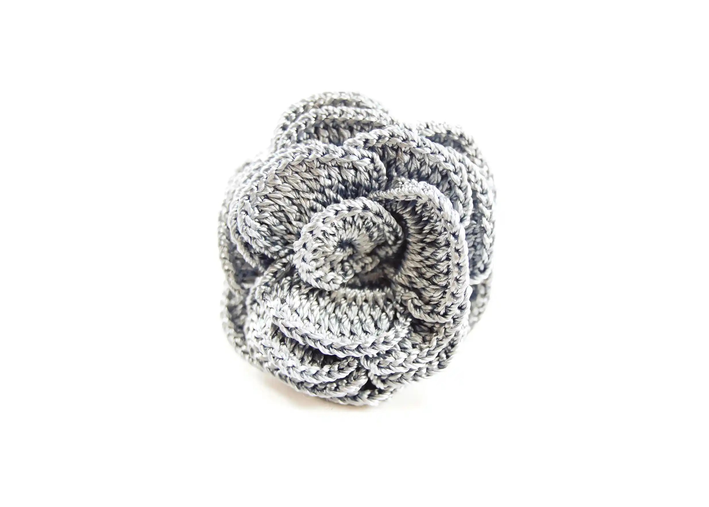 Beklis lace ring in cloud grey, front view, twisted floral design