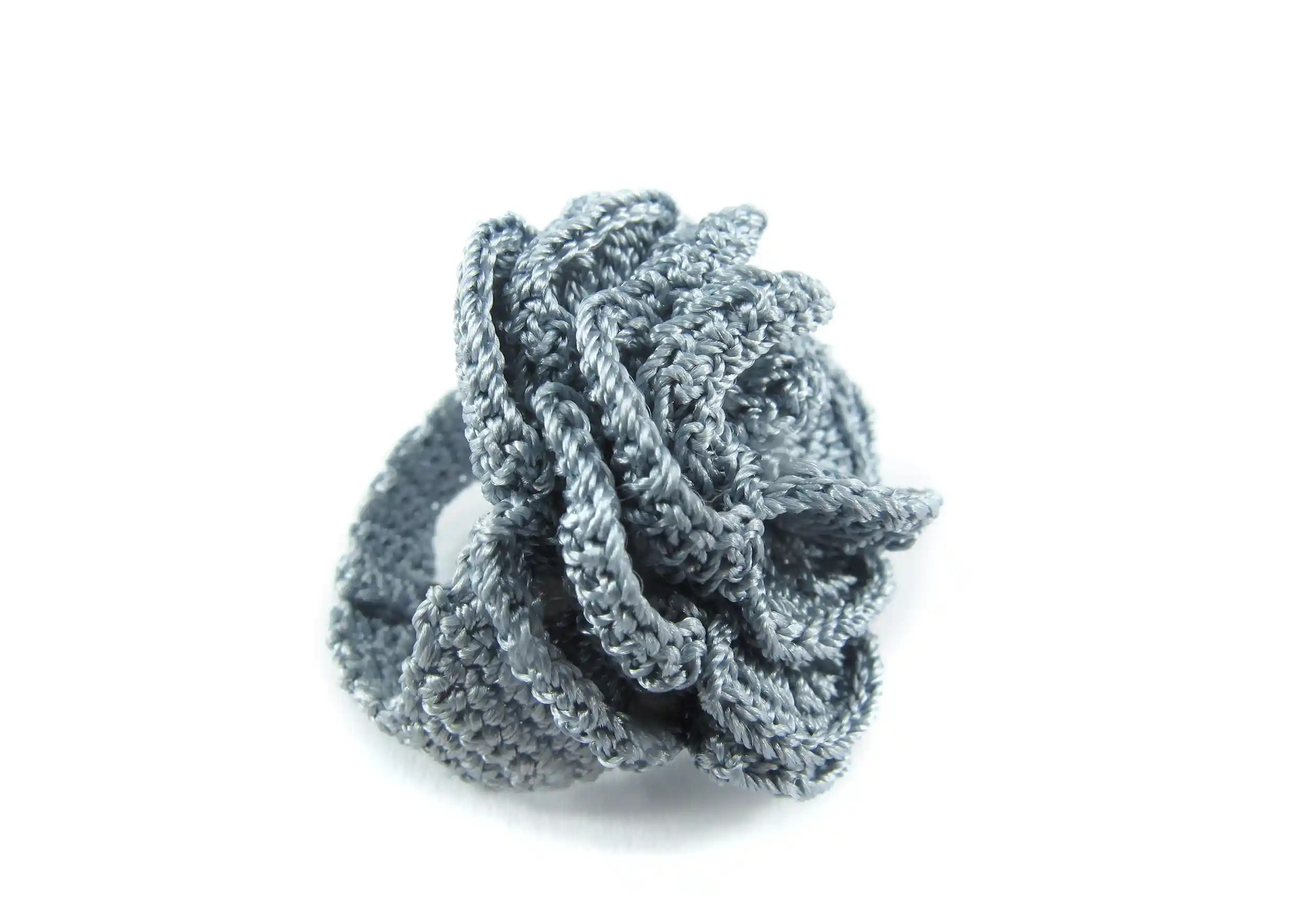 Pearl grey lace ring ‘Belkis’, side view on white background
