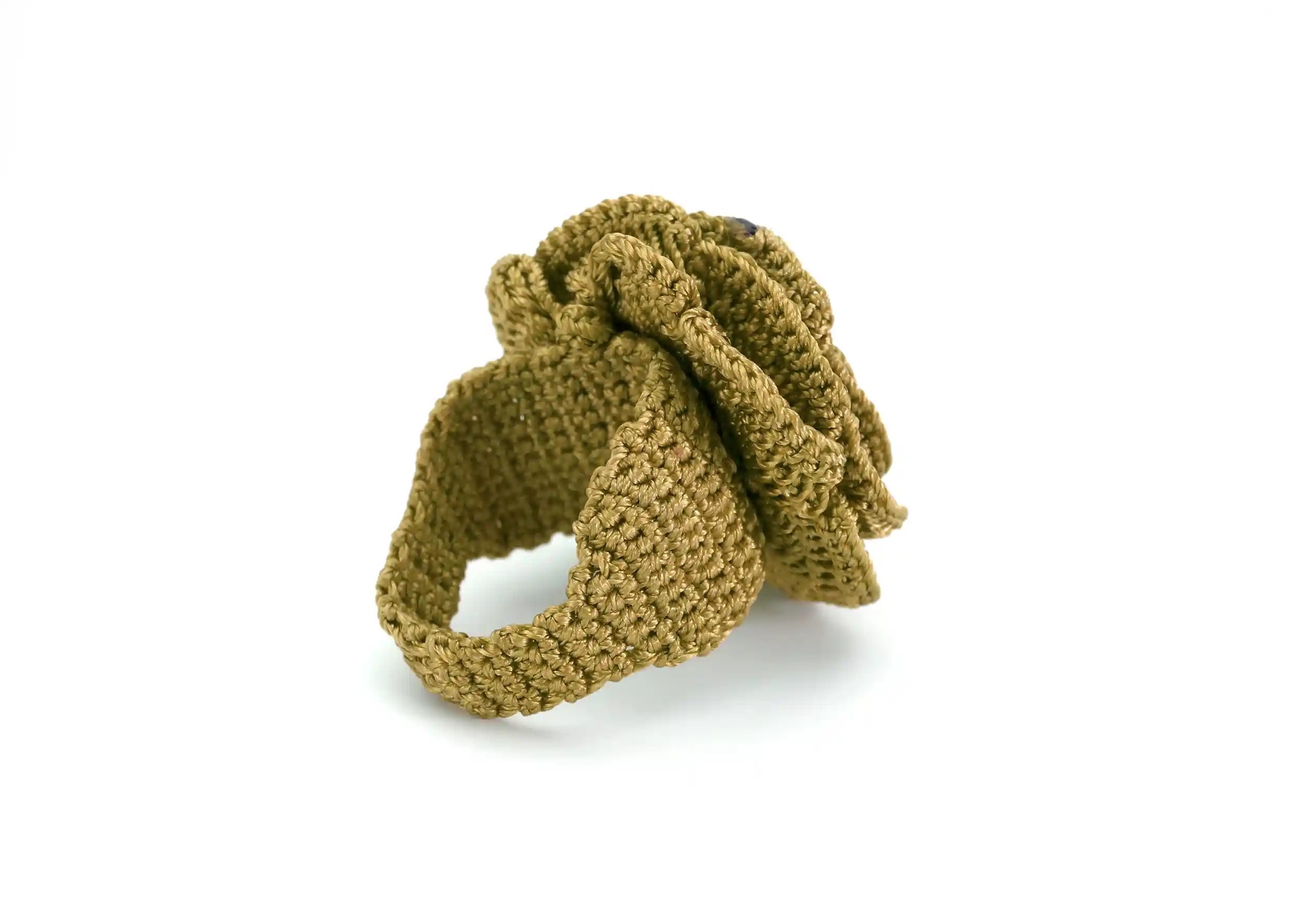 Belkis lace ring, lichen green colour, on a white background