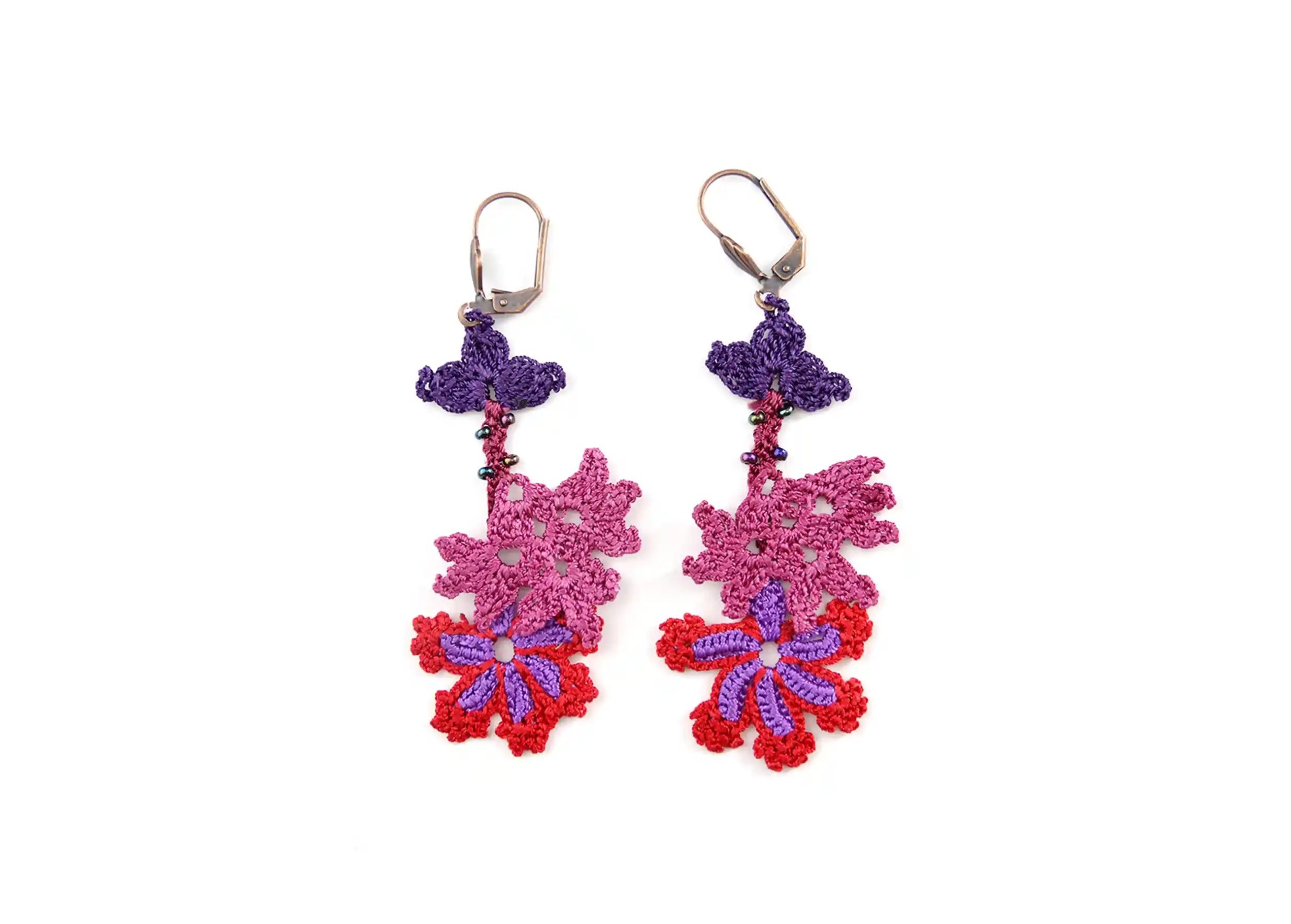 Boucles d'oreilles en dentelle Kapadokya, modèle double summer, photo prise sur fond blanc