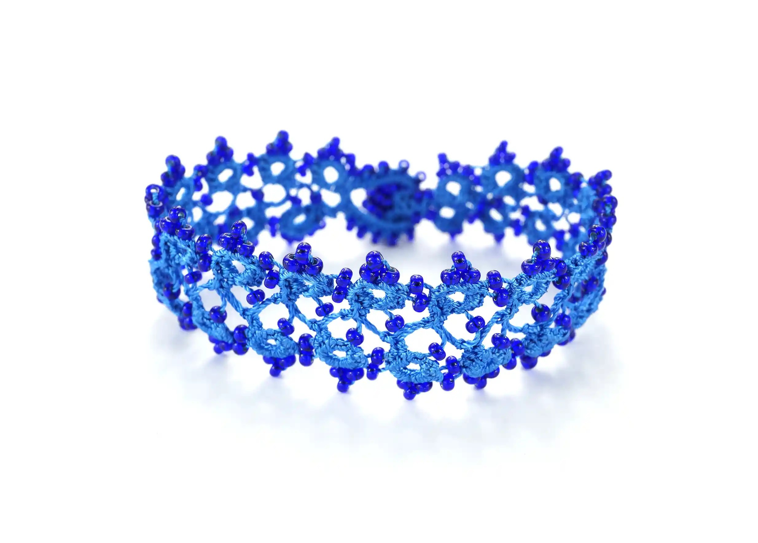 Bracelet en dentelle Husnu indigo, travaillé à la main avec une aiguille