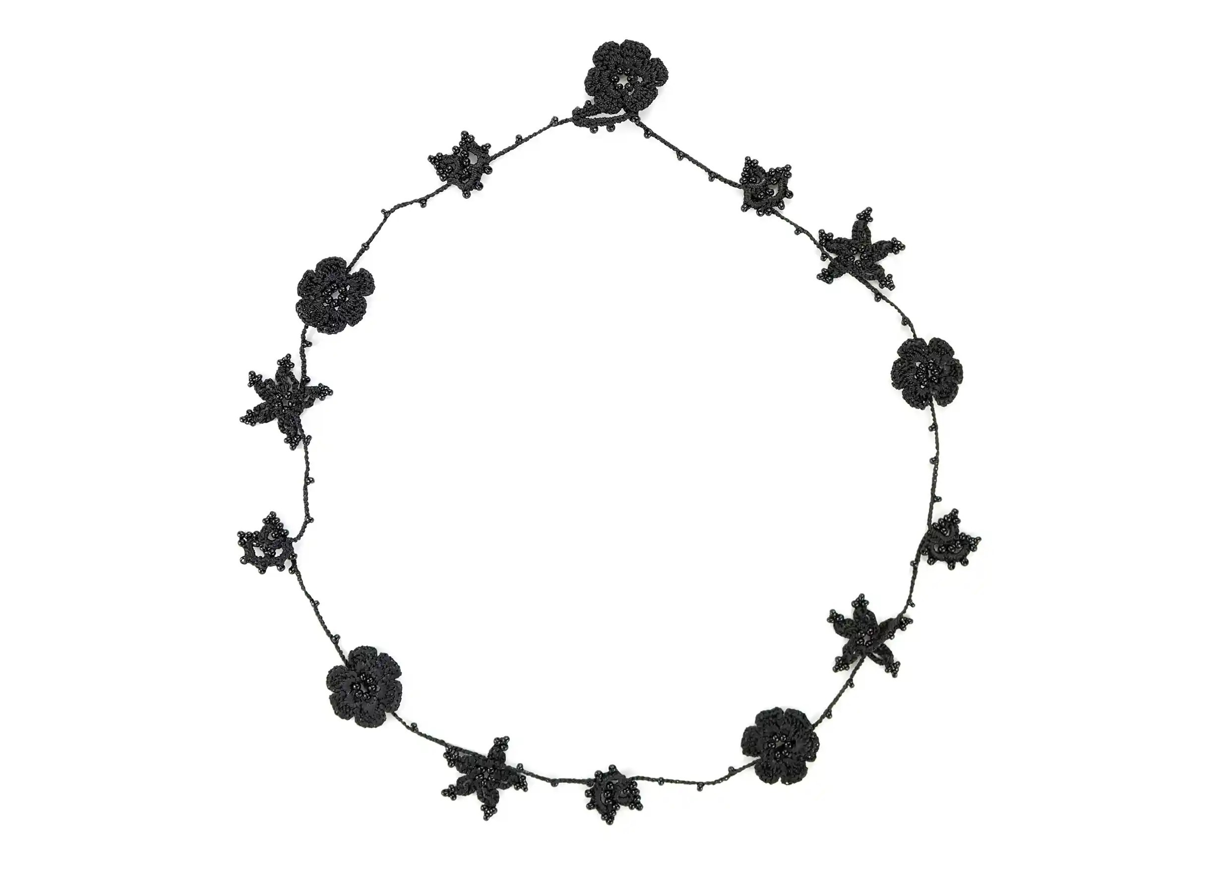 Tour de cou en dentelle Crystal couleur noir, agencé comme un collier