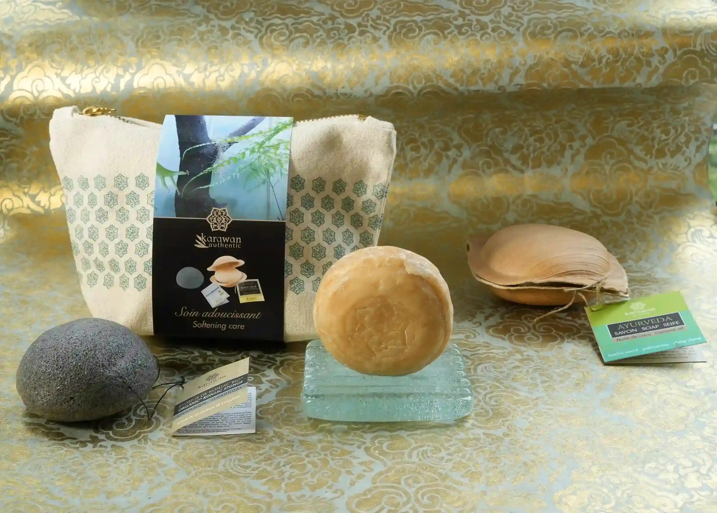 Coffret soin adoucissant basilic sacré, éponge de konjac, savon ayurvédique et sa coque végétale