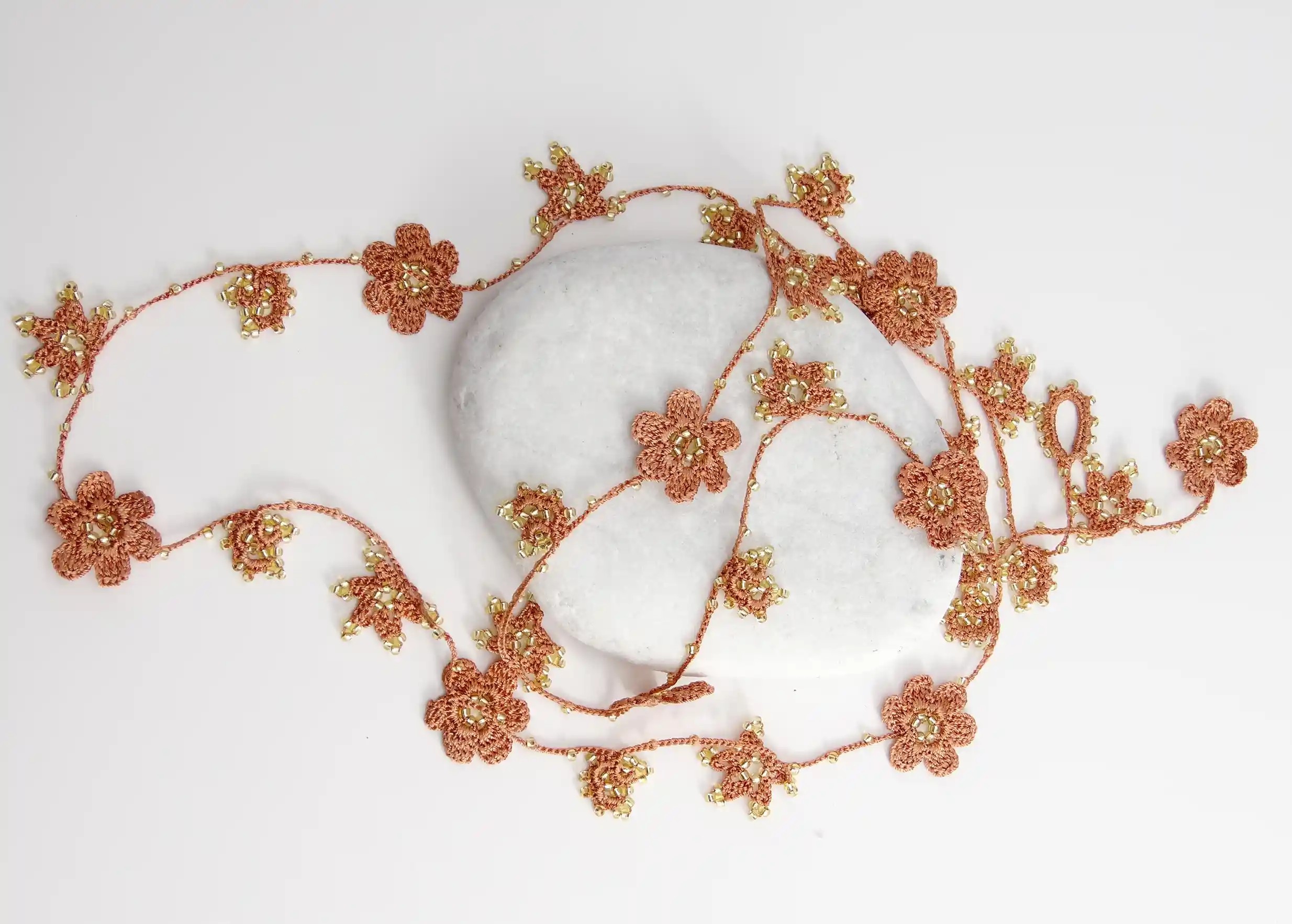 Sautoir dentelle en fil et perles, collection Crystal