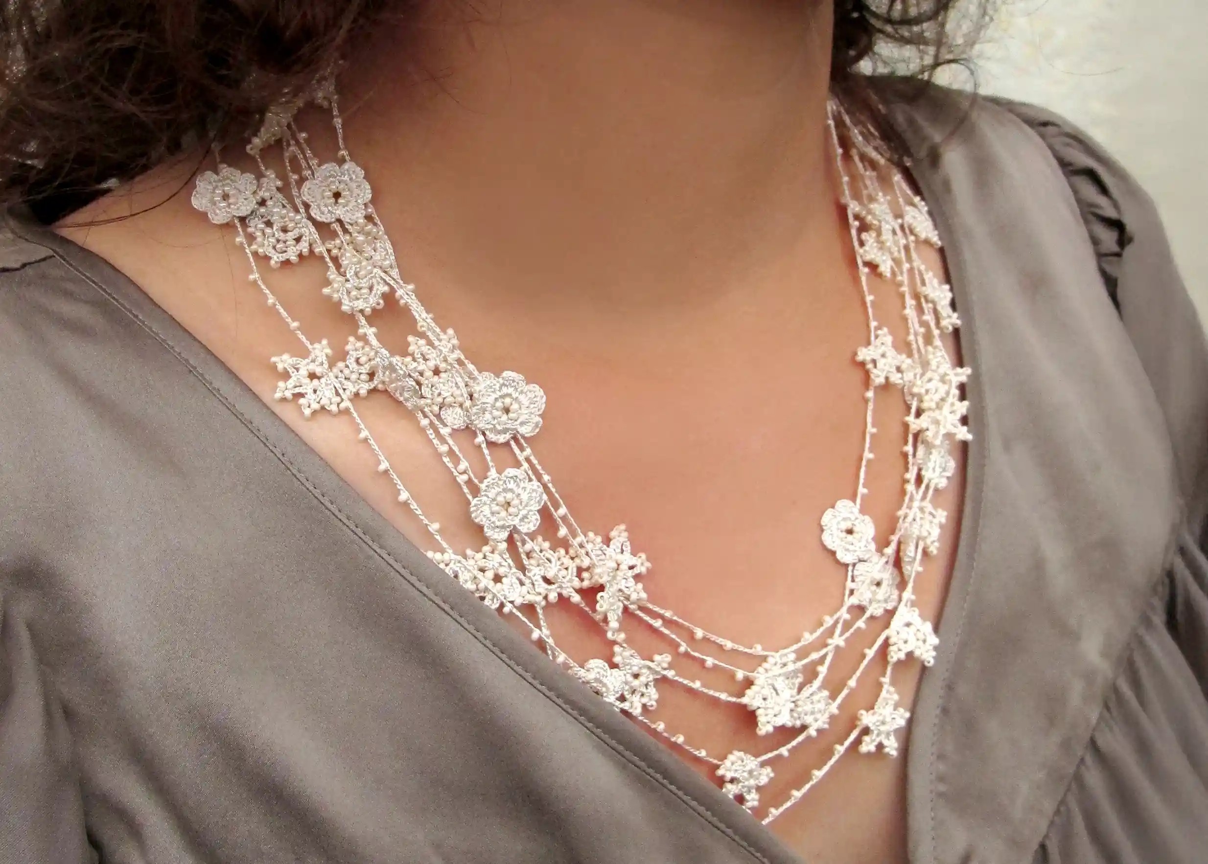 Sautoir dentelle en fil et perles, collection Crystal