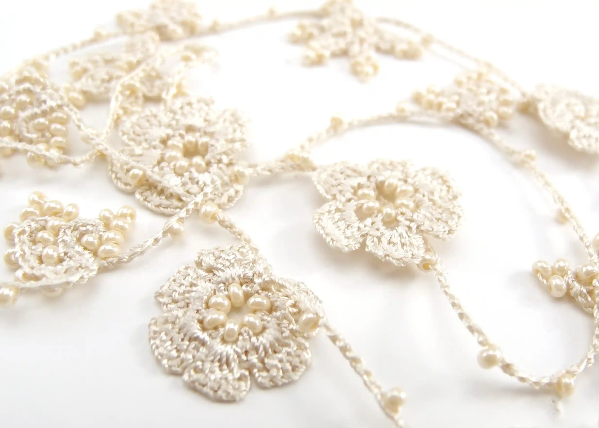 Sautoir dentelle en fil et perles, collection Crystal